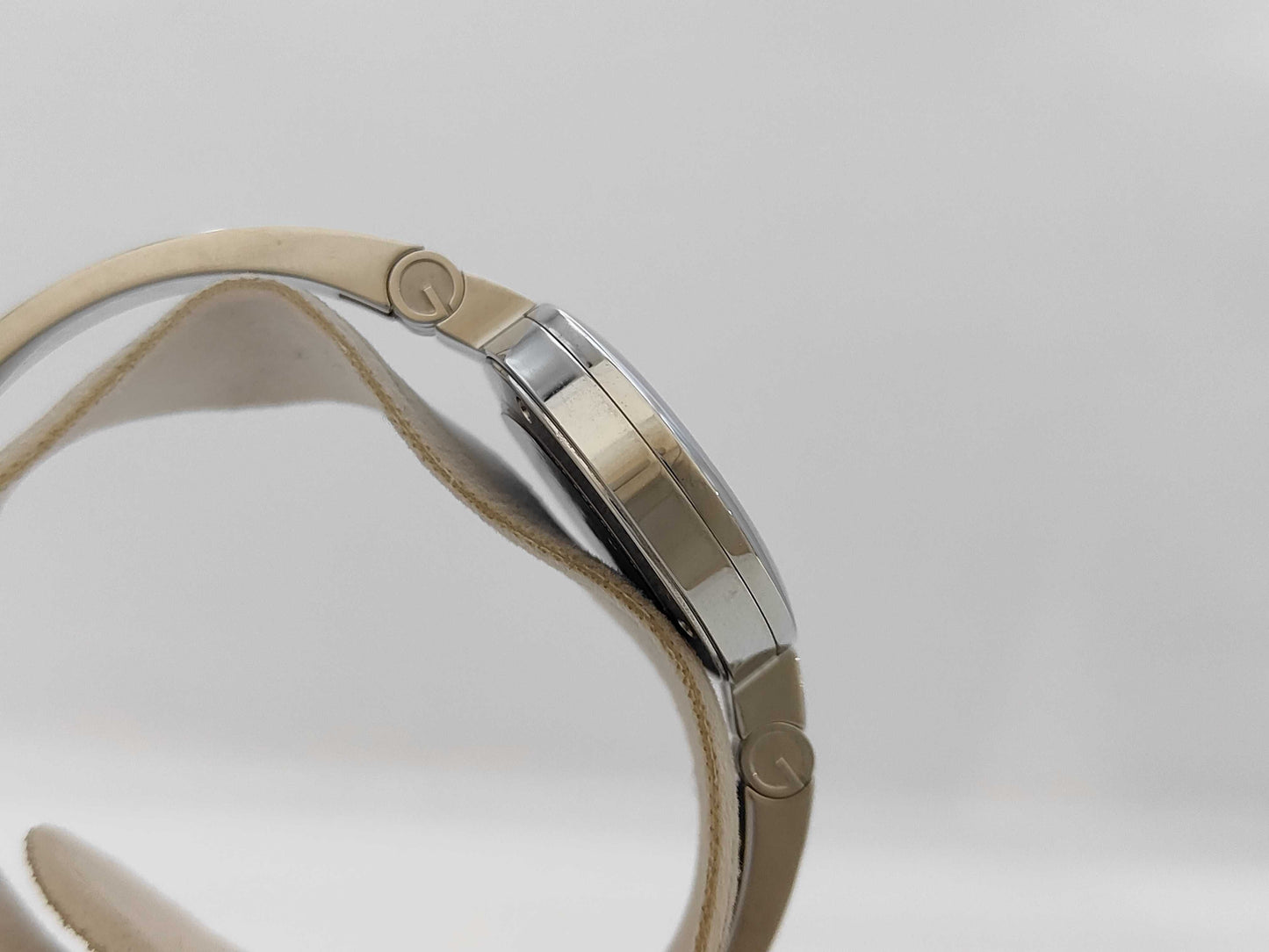 GUCCI 105/YA105510 10851125 Quartz Black Dial Women's Watch 