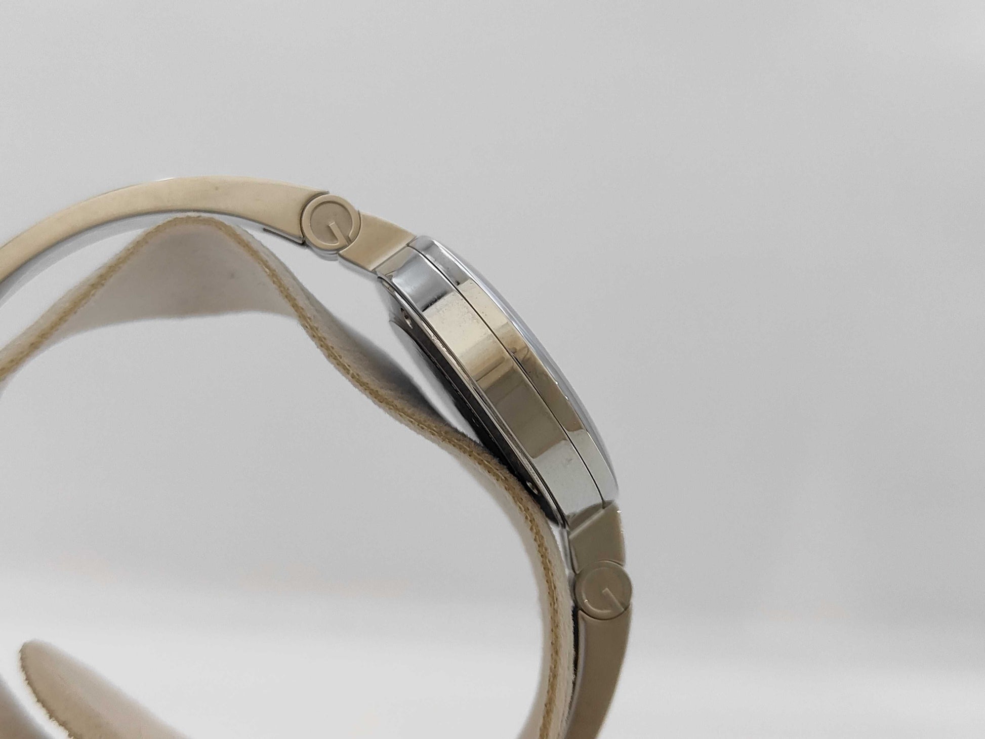 GUCCI 105/YA105510 10851125 Quartz Black Dial Women's Watch 