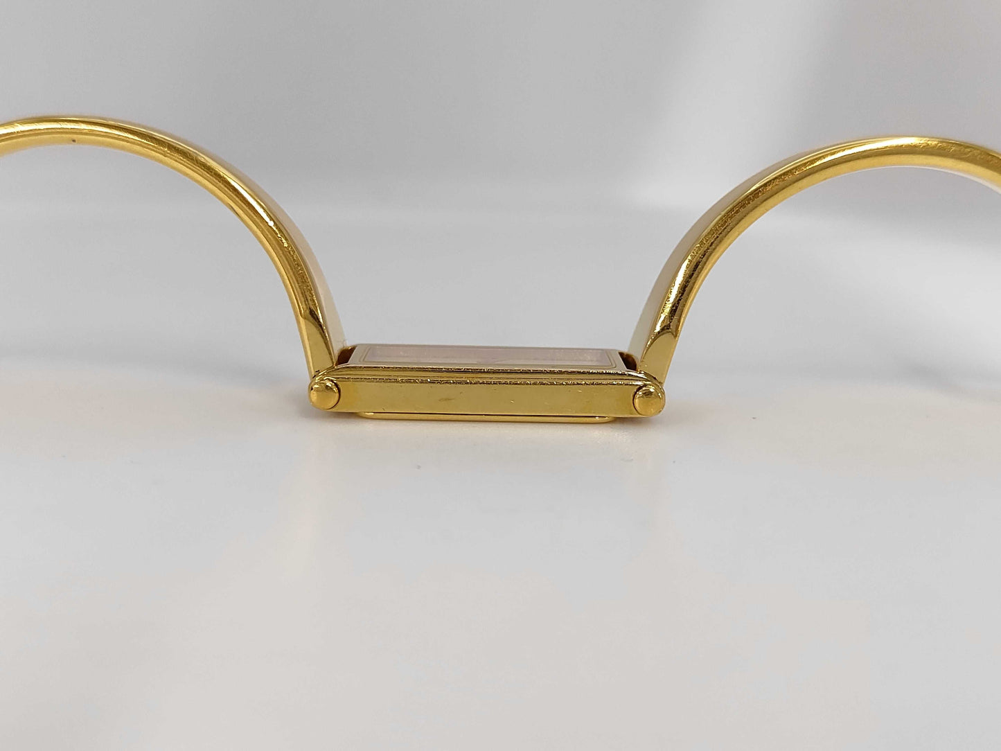 GUCCI 1500 0346233 Quartz Shell Dial Women's Watch