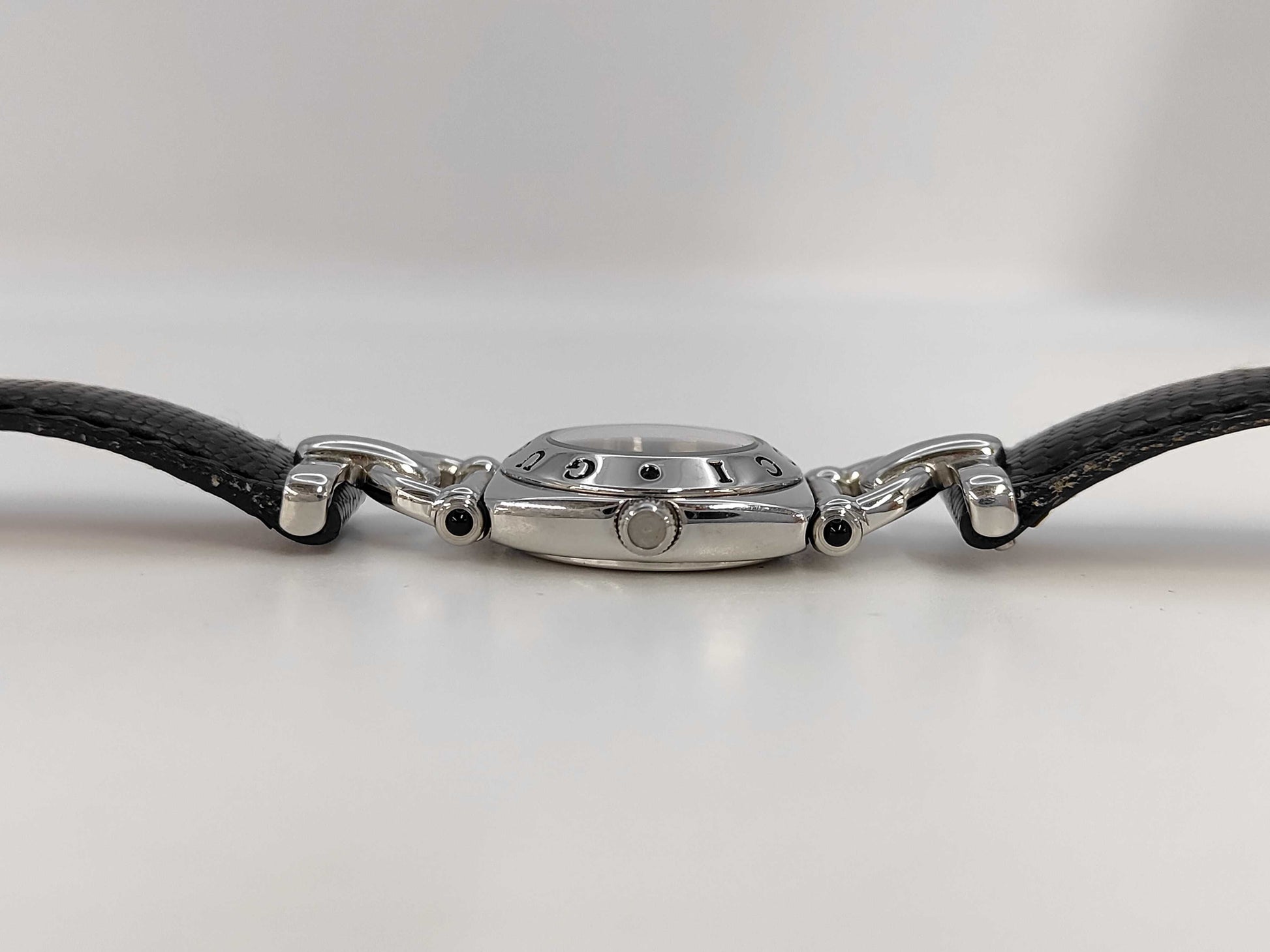 GUCCI 6300L 0134446 Quartz Black Dial Women's Watch