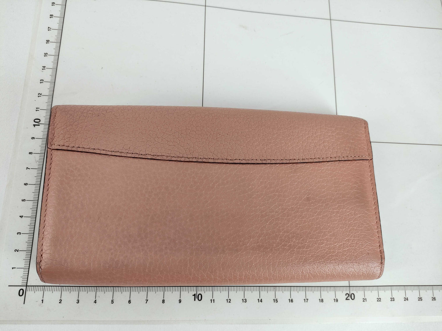 LOUIS VUITTON Portefeuille Capucines Magnolia M61250 I1159 Wallet