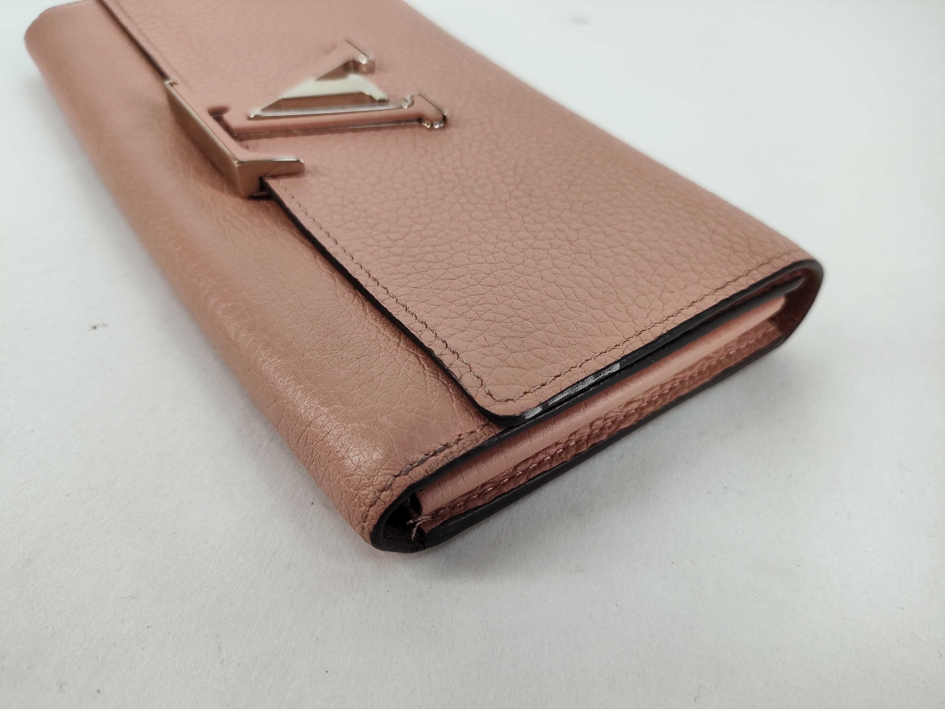 LOUIS VUITTON Portefeuille Capucines Magnolia M61250 I1159 Wallet
