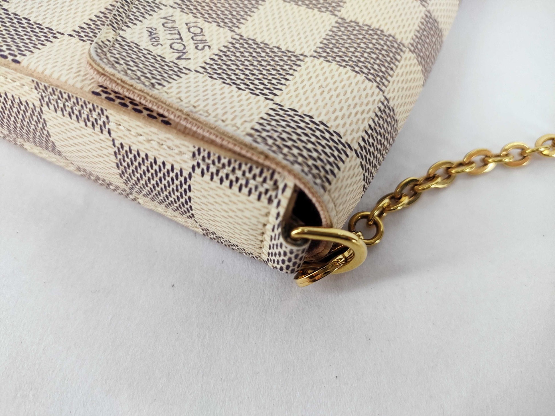 LOUIS VUITTON Damier Azur LOUIS VUITTON N63106 Azur Pochette Felicie Shoulder Bag with Shoulder Strap, Coin Case, and Card Case