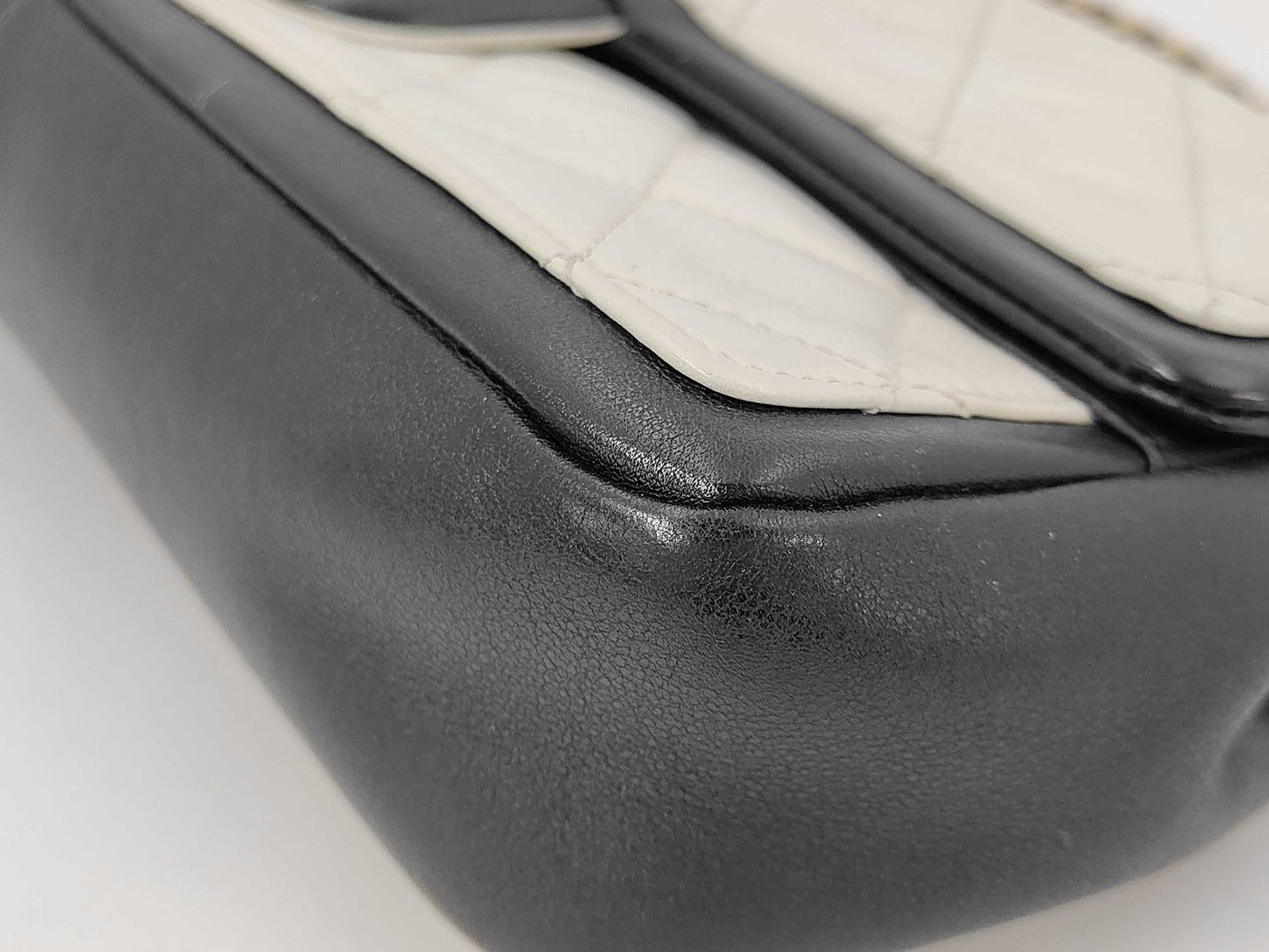 CHANEL Matelasse Chain Shoulder Bag, Leather, G Hardware, 19th Series, 8-digit Number