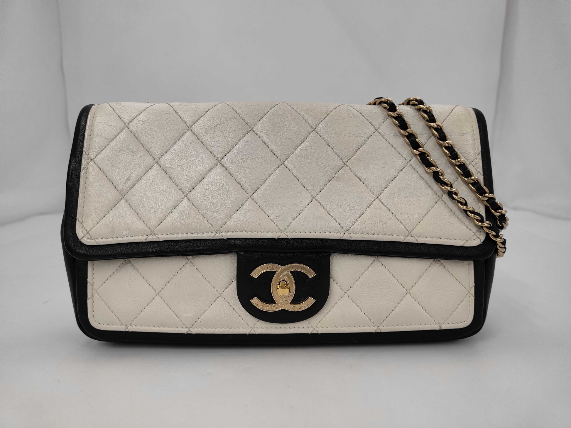 CHANEL Matelasse Chain Shoulder Bag, Leather, G Hardware, 19th Series, 8-digit Number