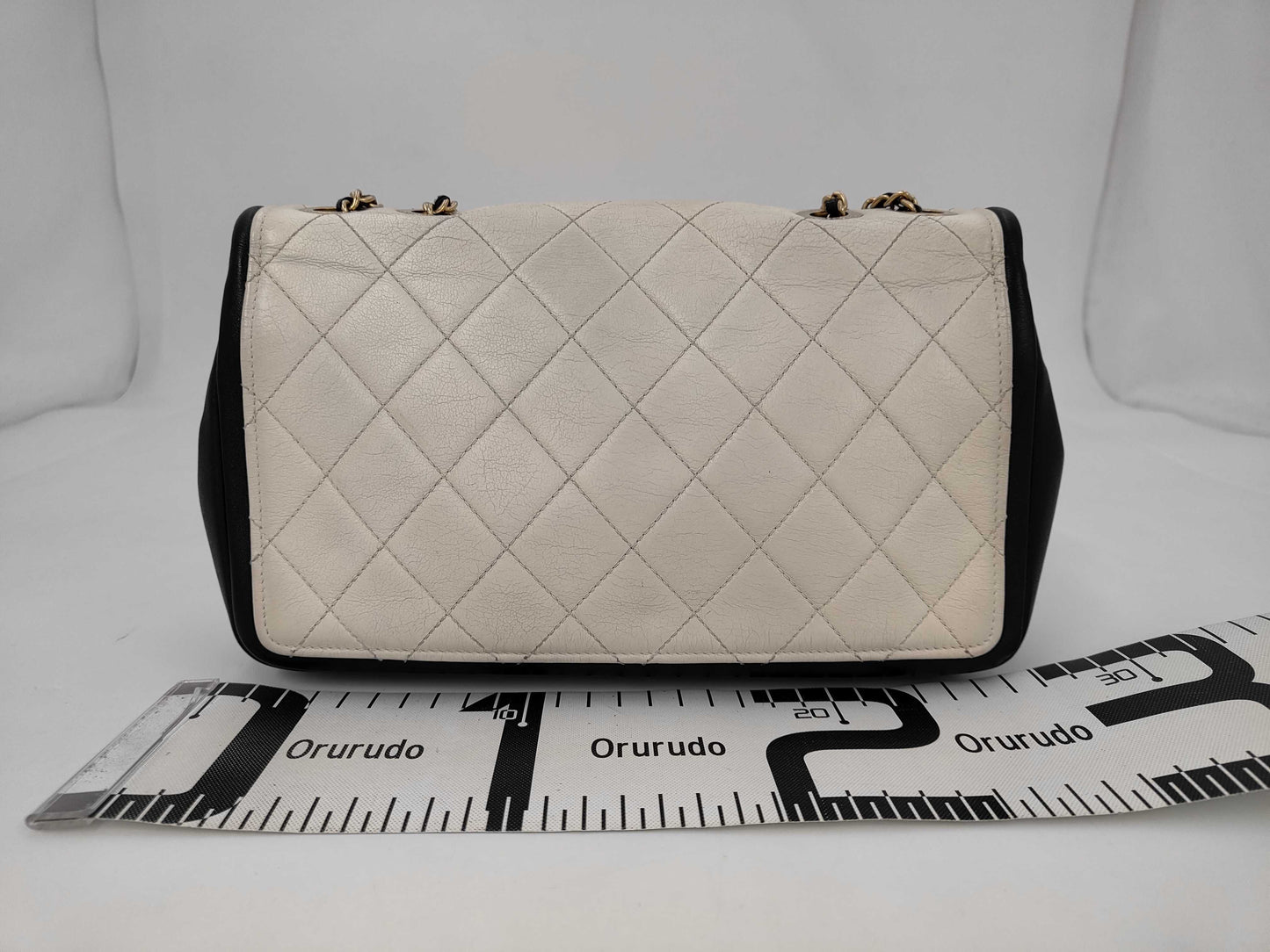 CHANEL Matelasse Chain Shoulder Bag, Leather, G Hardware, 19th Series, 8-digit Number