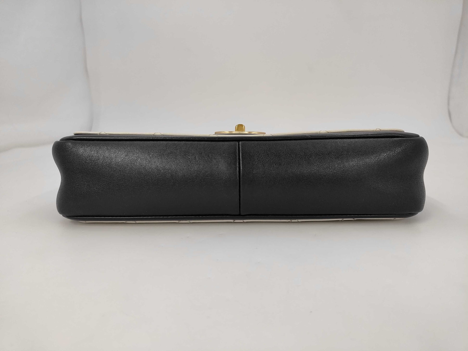 CHANEL Matelasse Chain Shoulder Bag, Leather, G Hardware, 19th Series, 8-digit Number