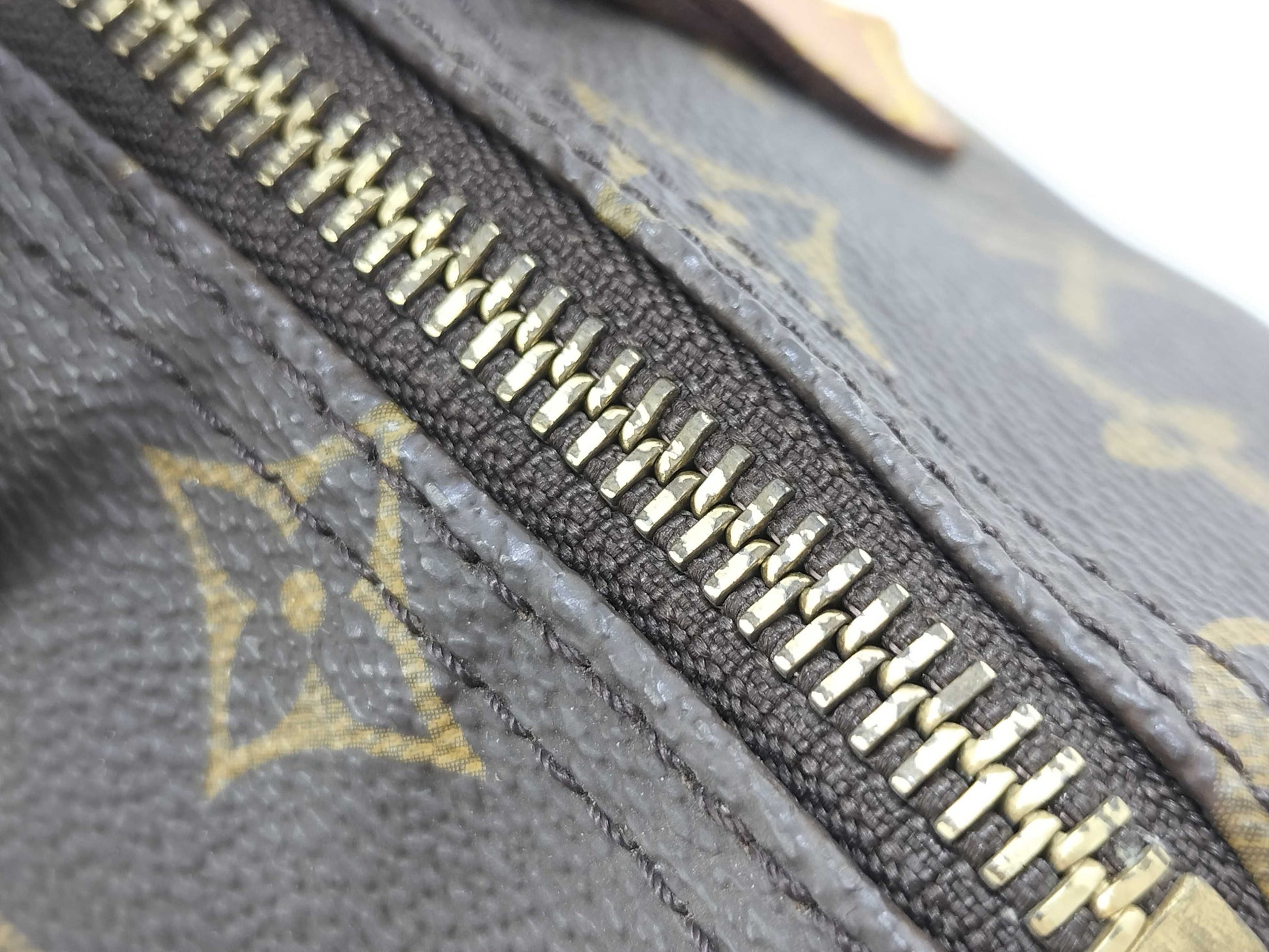 LOUIS VUITTON Monogram Louis Vuitton Speedy 25 Handbag