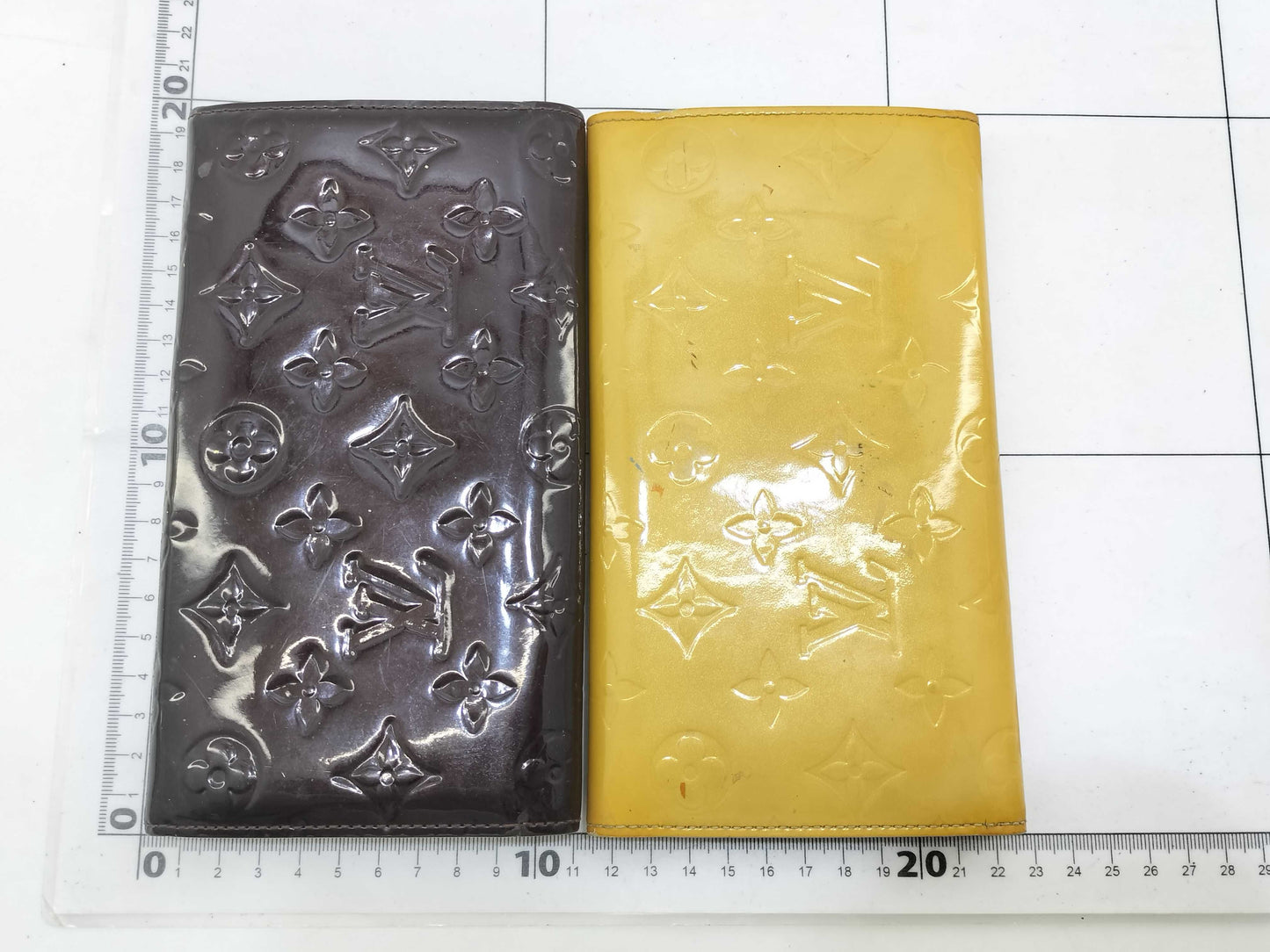 LOUIS VUITTON Vernis Porte Foro Wallet