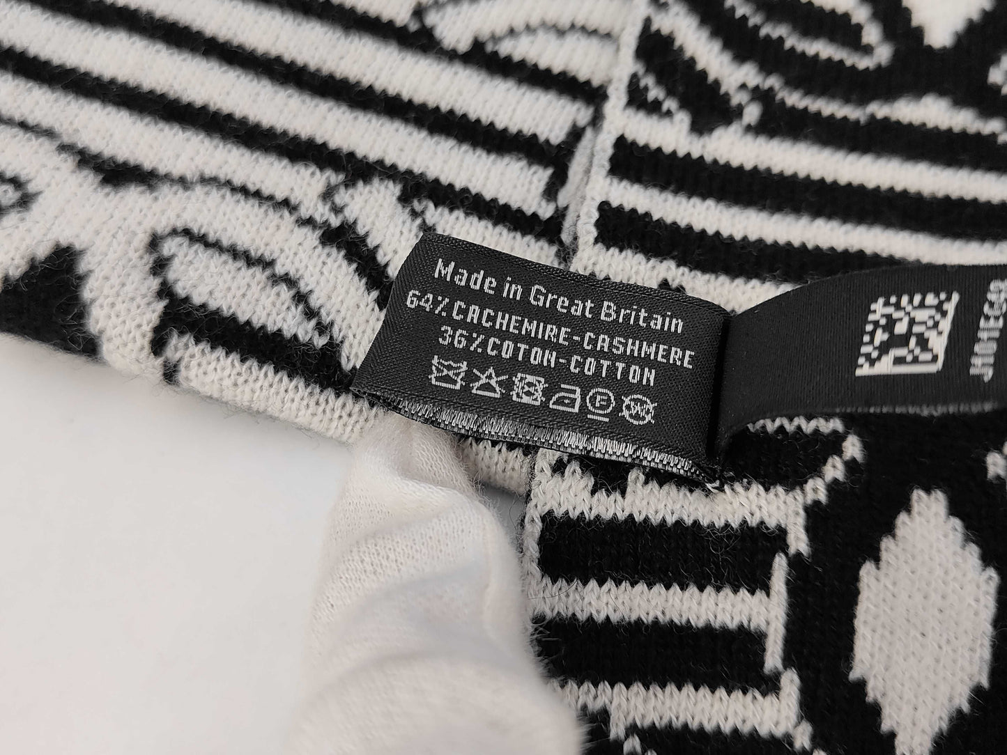 CHANEL Stole 64% Cashmere 36% Cotton Scarf
