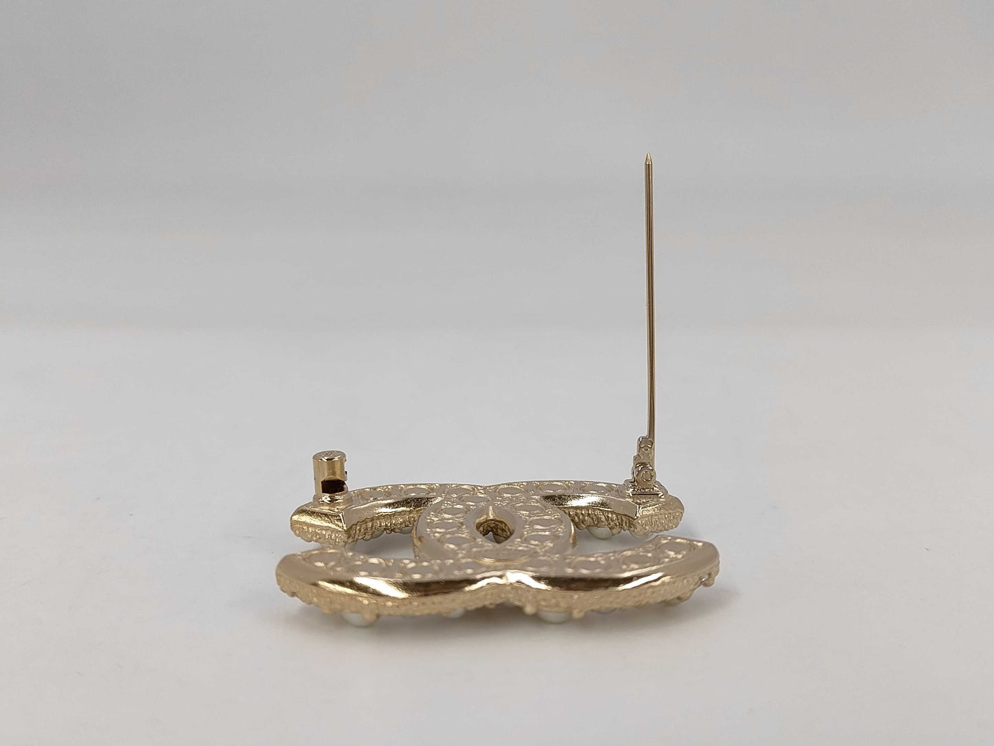 CHANEL Coco Mark Faux Pearl Rhinestone F25 V Brooch