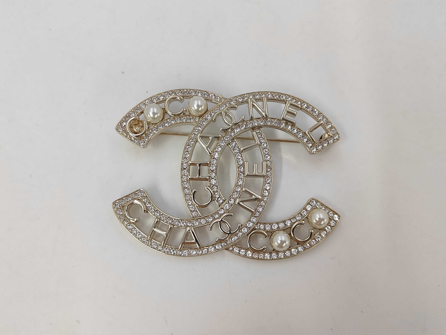 CHANEL Coco Mark Faux Pearl Rhinestone B25 V Brooch