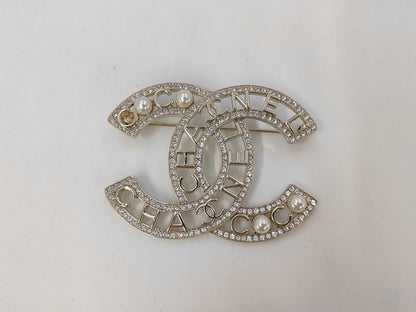 CHANEL Coco Mark Faux Pearl Rhinestone B25 V Brooch