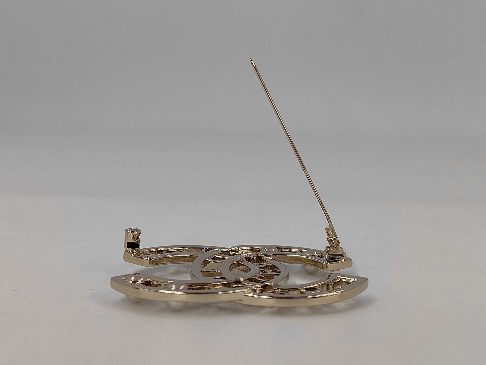 CHANEL Coco Mark Faux Pearl Rhinestone B25 V Brooch