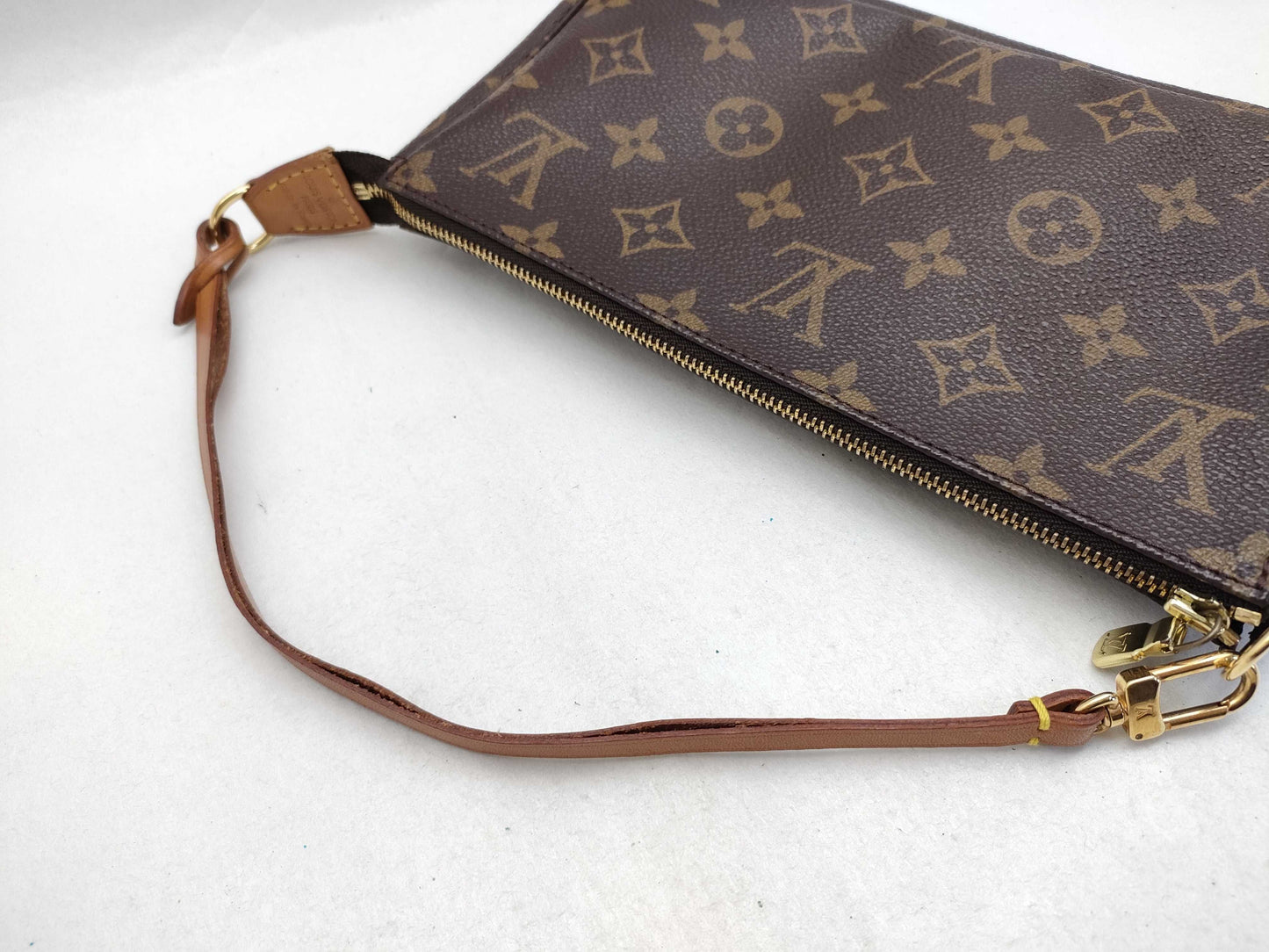 LOUIS VUITTON Monogram LOUIS VUITTON Monogram M51980 AR0030 Pochette Accessoires Handbag Handbag