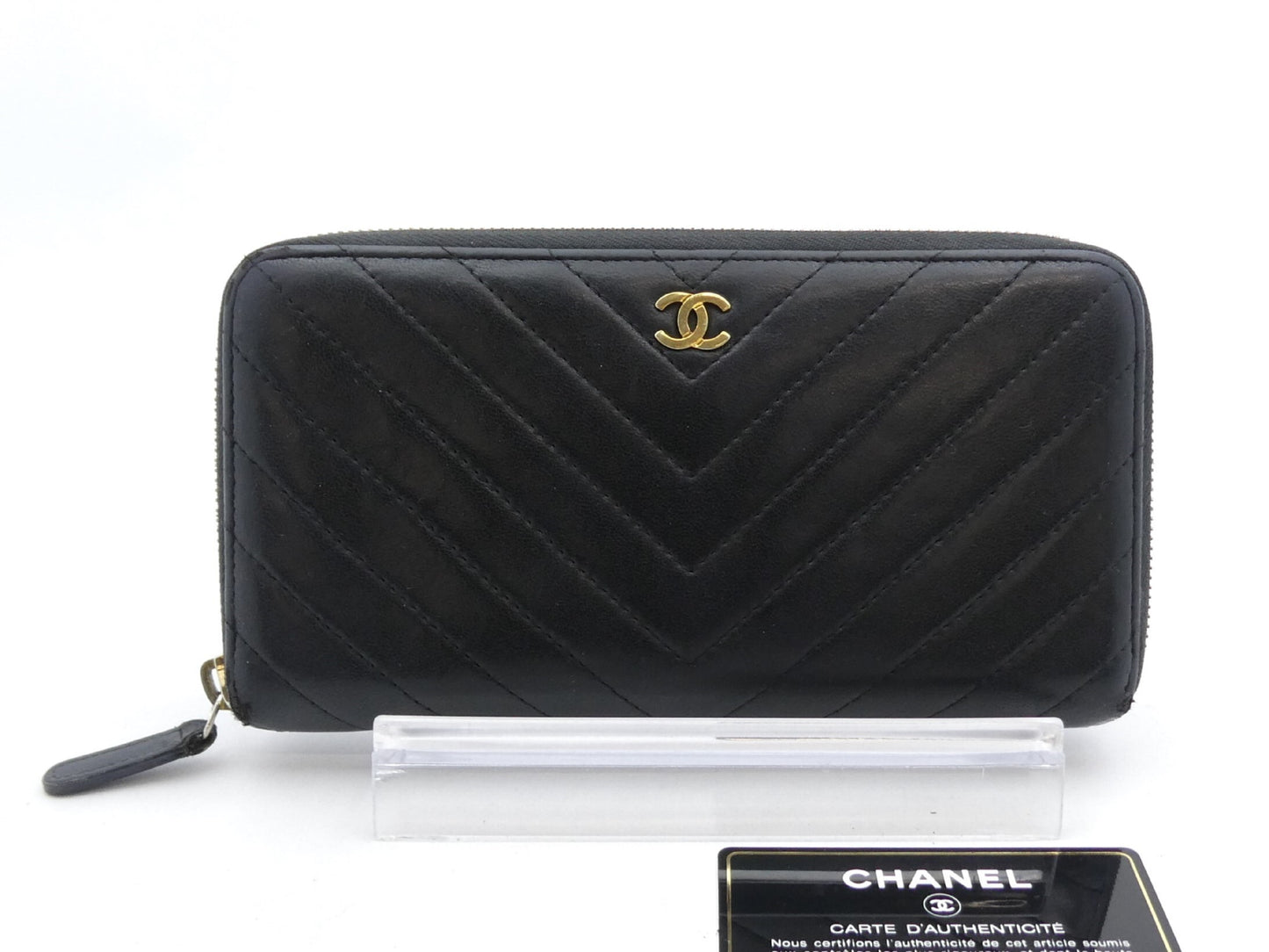 CHANEL Lambskin V-Stitch Coco Mark Wallet