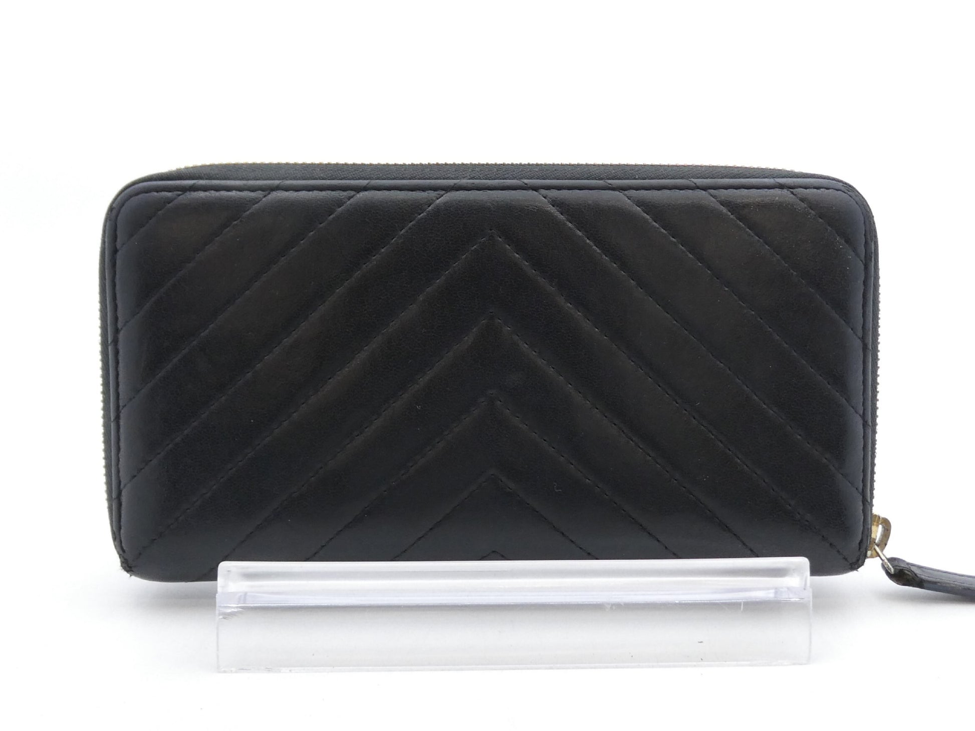 CHANEL Lambskin V-Stitch Coco Mark Wallet
