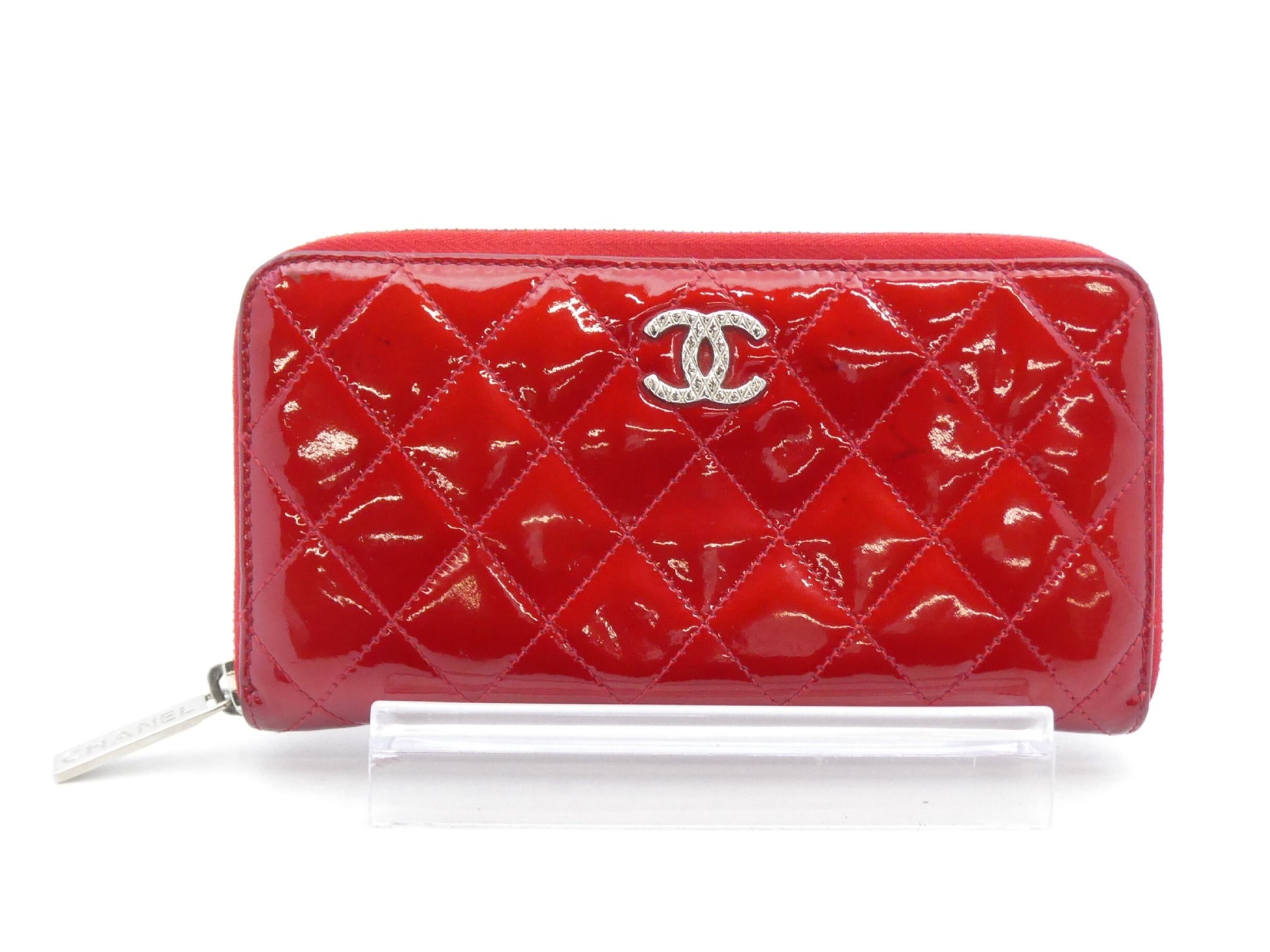 CHANEL Matelasse Coco Mark Enamel Round Zip Wallet