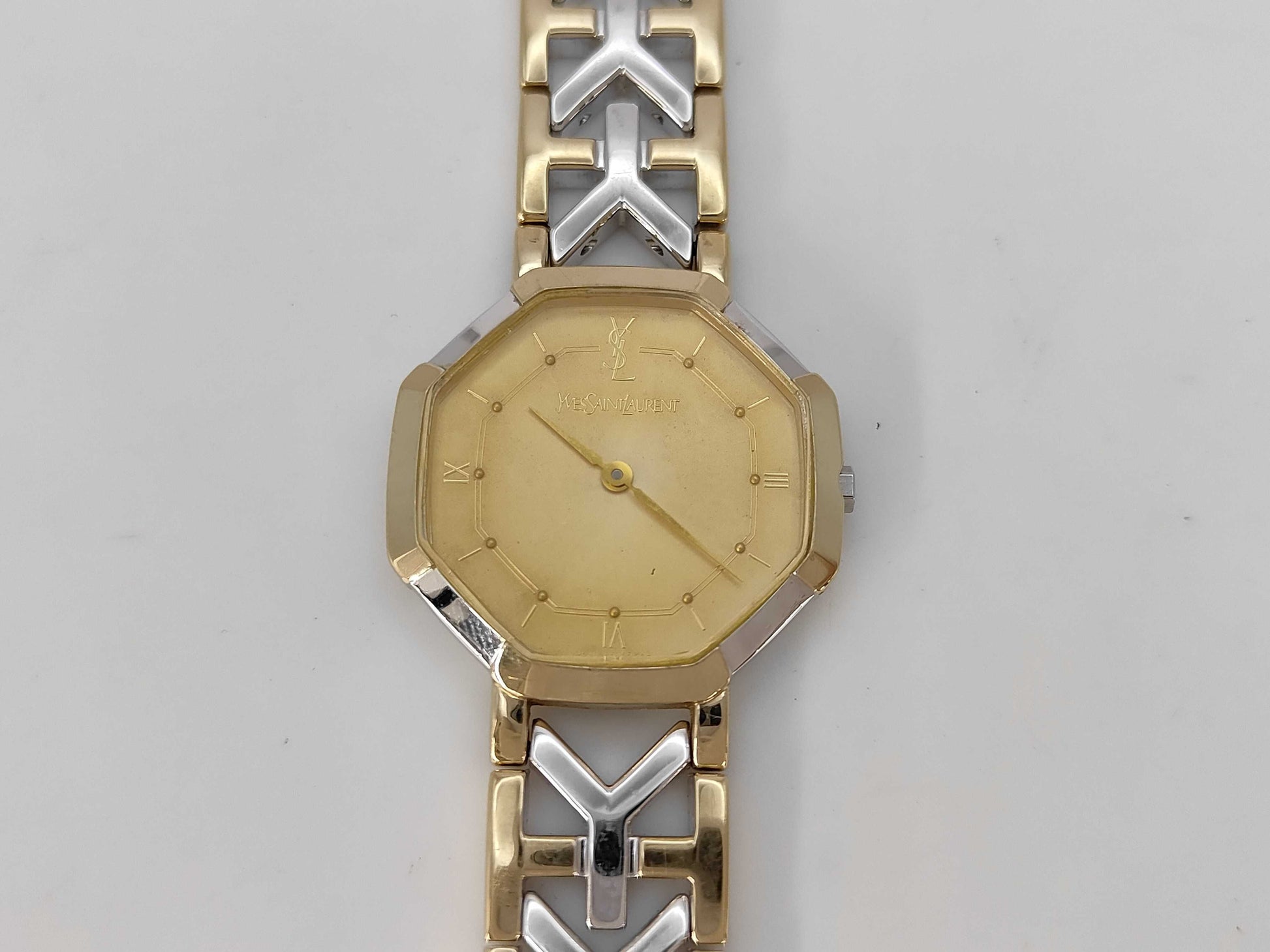 Yves Saint Laurent 4620-E62143 9N0137 Quartz Women's Watch