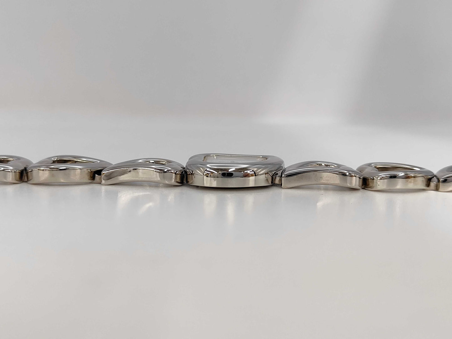 Yves Saint Laurent 4520-H15556 830932 Quartz Women's Watch