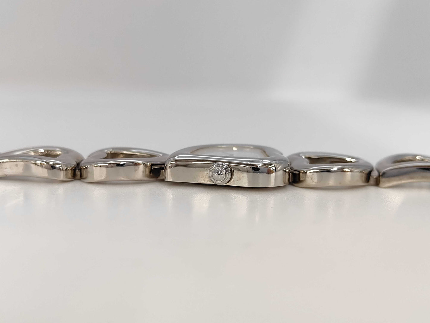 Yves Saint Laurent 4520-H15556 830932 Quartz Women's Watch