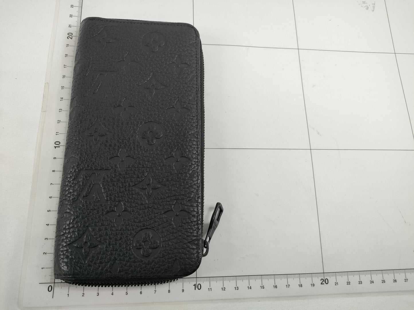 LOUIS VUITTON Vertical Monogram Taurillon M69047 RFID Wallet