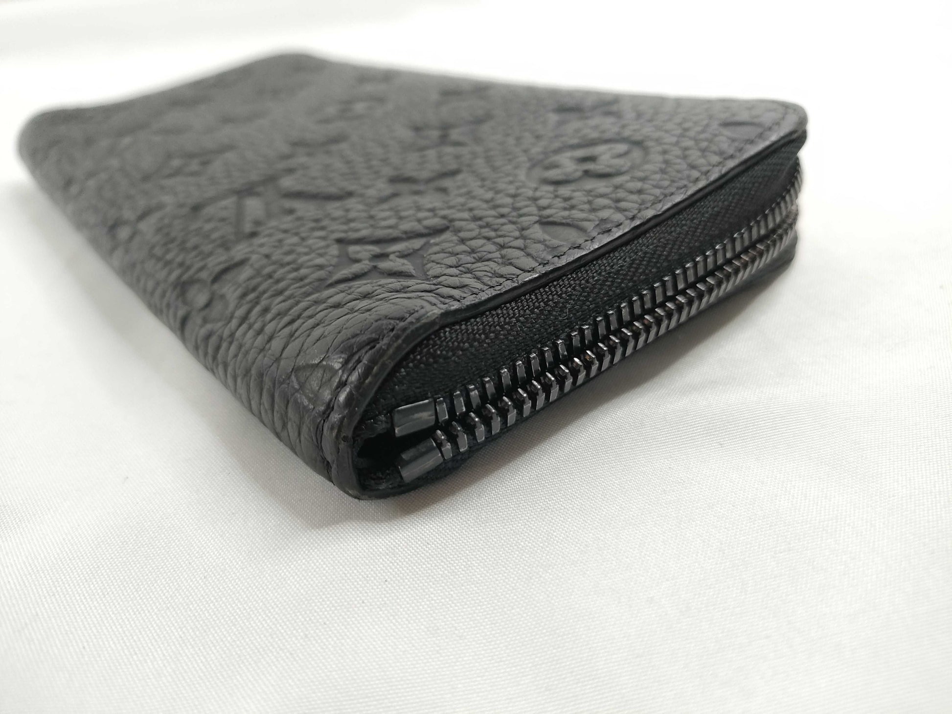 LOUIS VUITTON Vertical Monogram Taurillon M69047 RFID Wallet