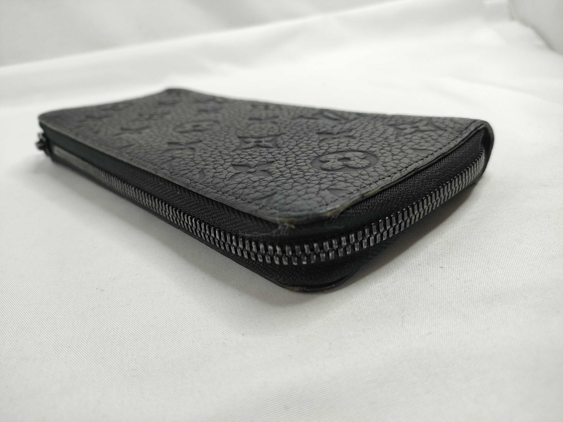 LOUIS VUITTON Vertical Monogram Taurillon M69047 RFID Wallet