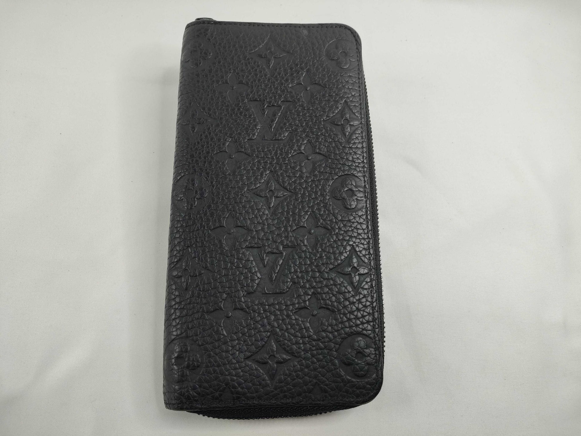 LOUIS VUITTON Vertical Monogram Taurillon M69047 RFID Wallet