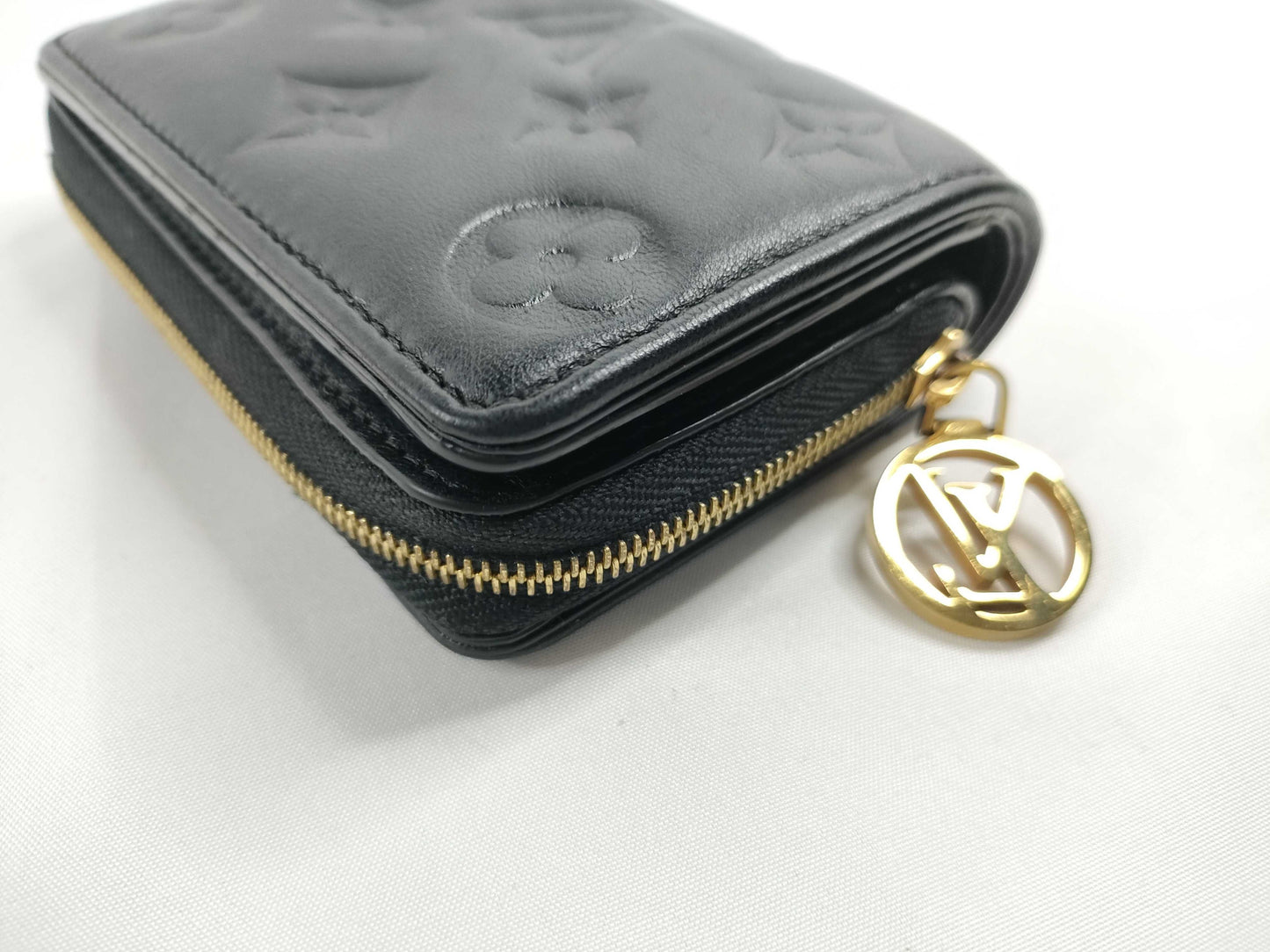 LOUIS VUITTON Lou Embossed Noir M81599 RFID Wallet