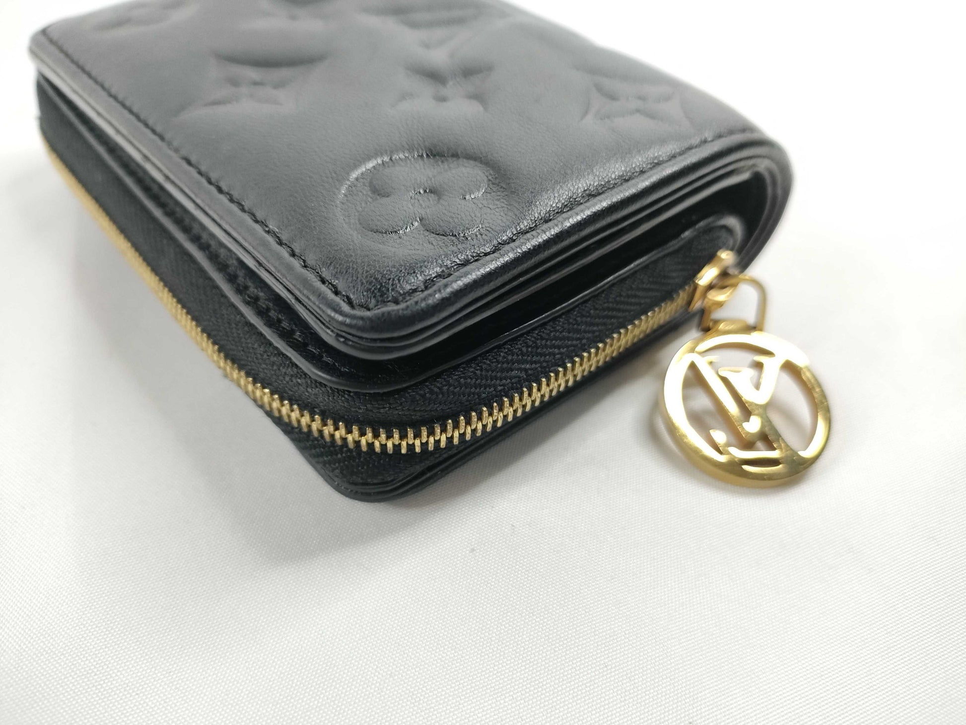 LOUIS VUITTON Lou Embossed Noir M81599 RFID Wallet