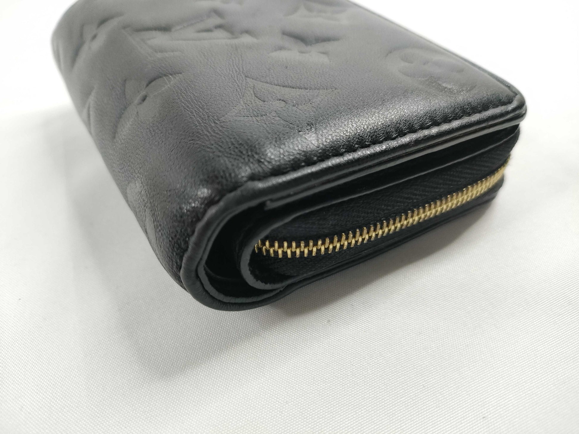 LOUIS VUITTON Lou Embossed Noir M81599 RFID Wallet