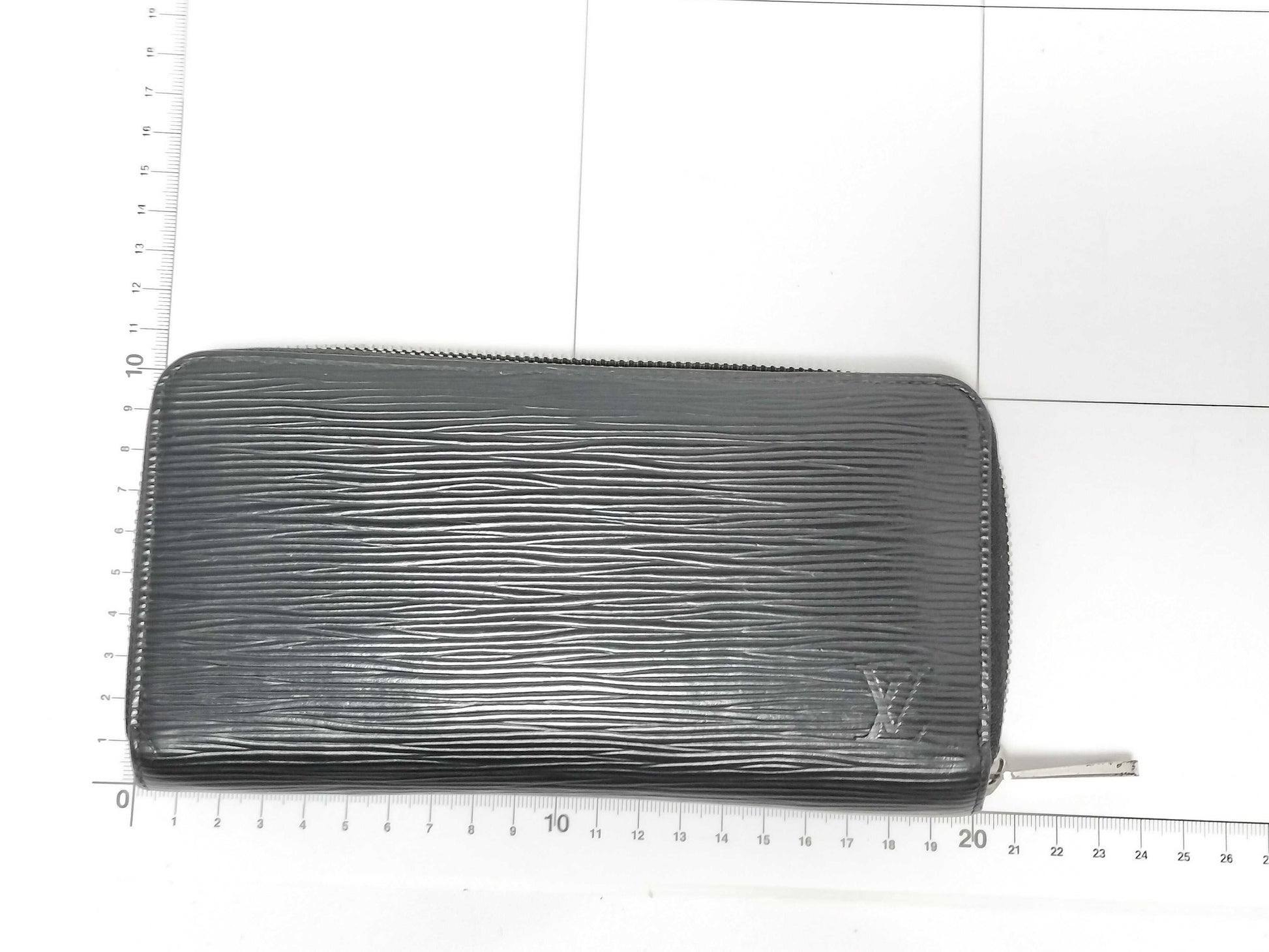 LOUIS VUITTON Epi Zippy Wallet in Noir, M61857 GI2149