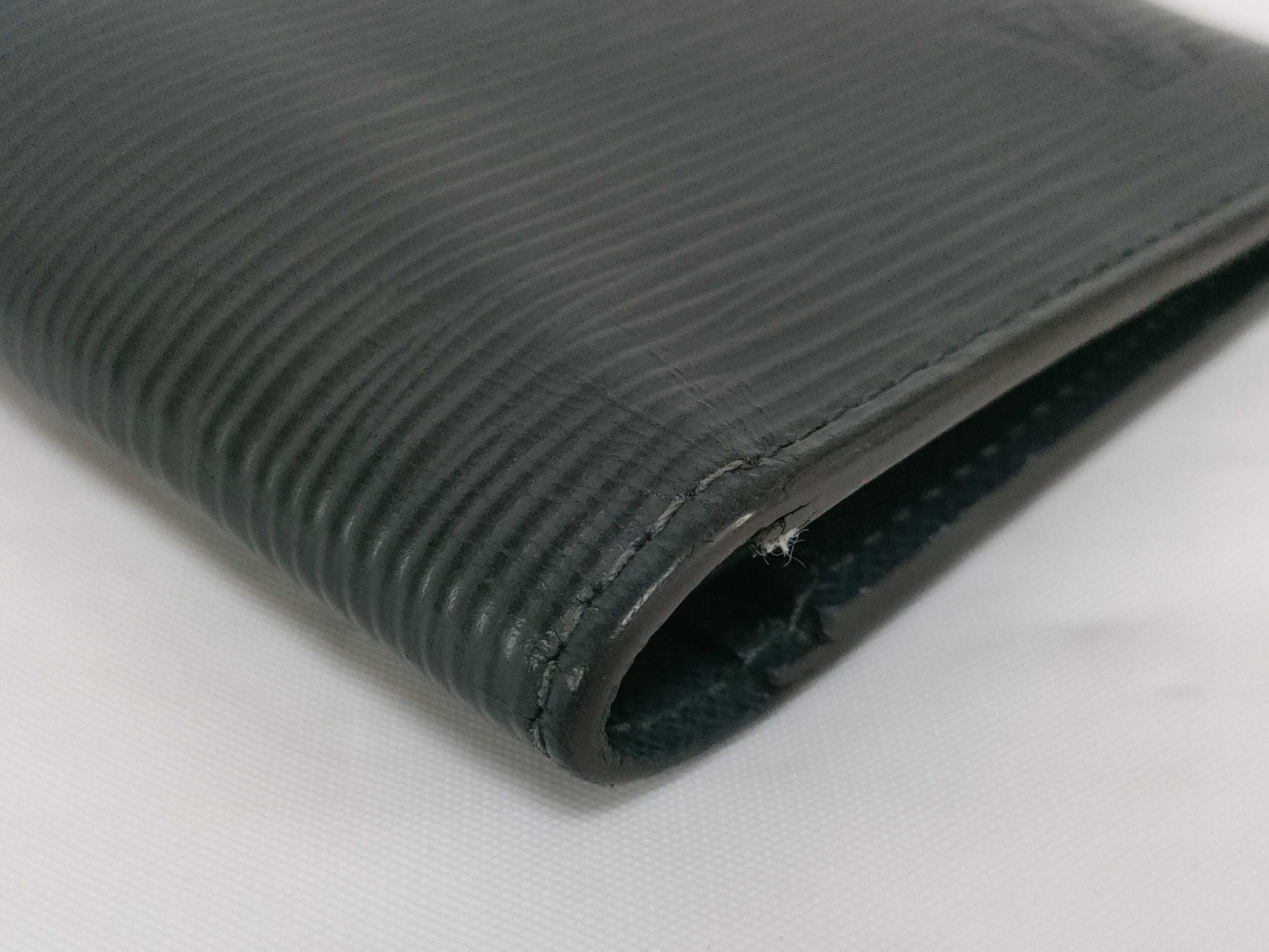 LOUIS VUITTON Brazza Epi TN4154 Wallet