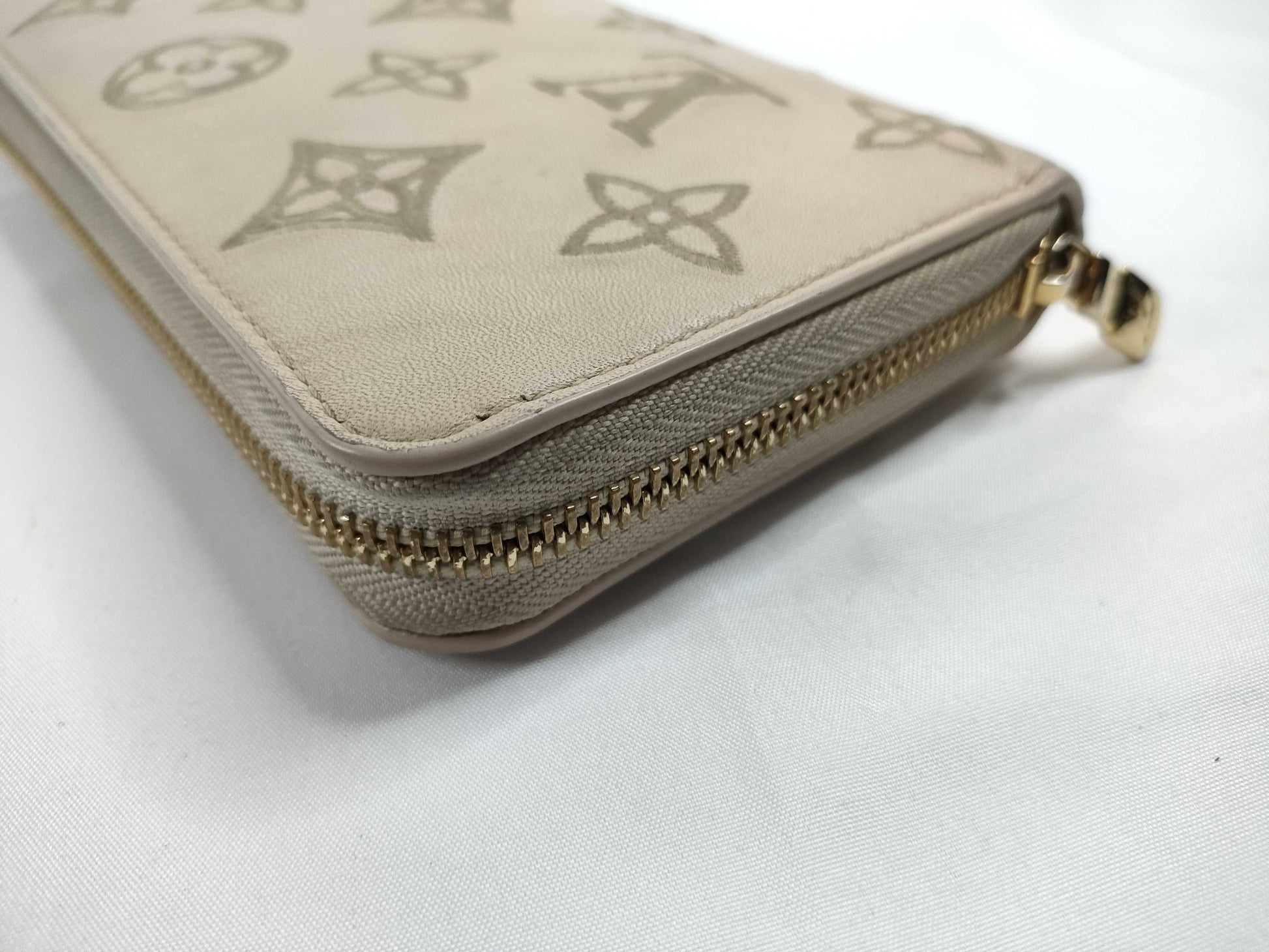 LOUIS VUITTON Zippy Wallet LV Broderie Anglaise M82471 RFID Wallet