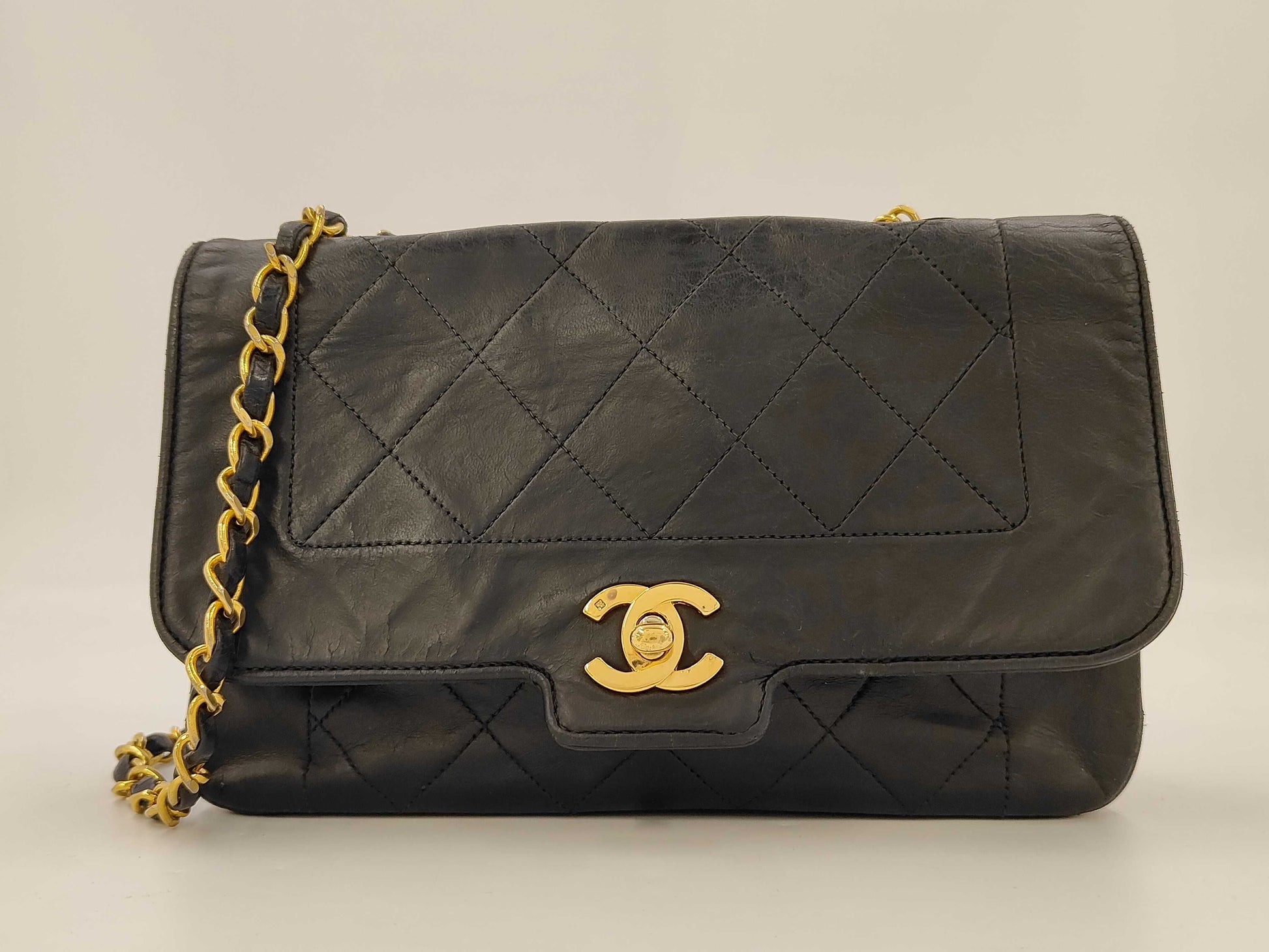 CHANEL shoulder bag