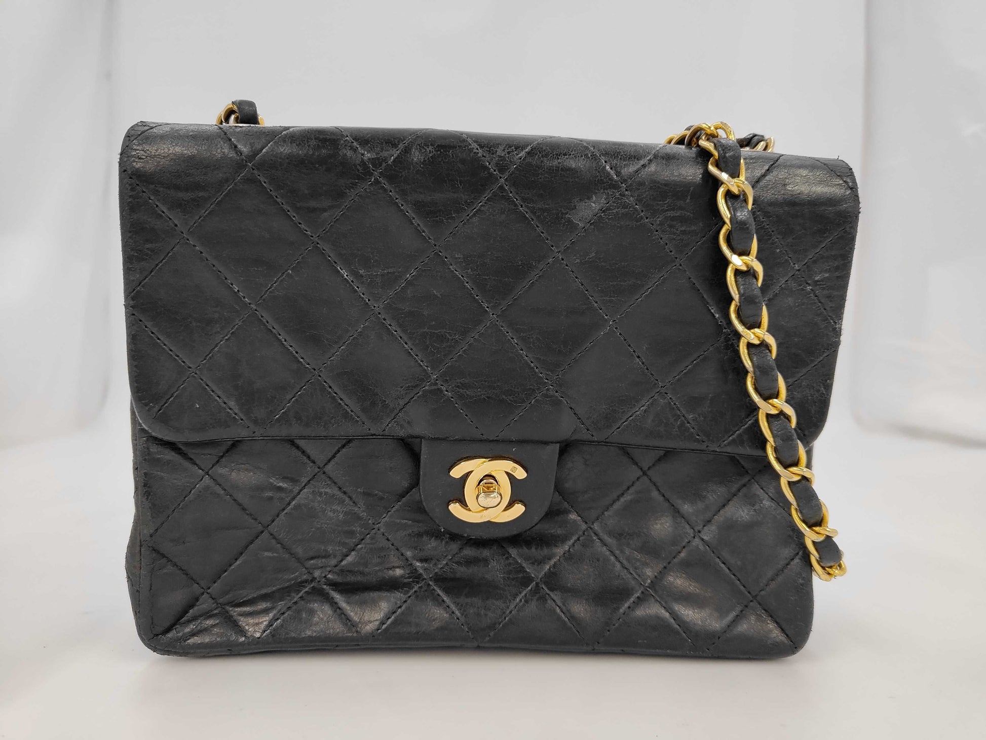 CHANEL shoulder bag
