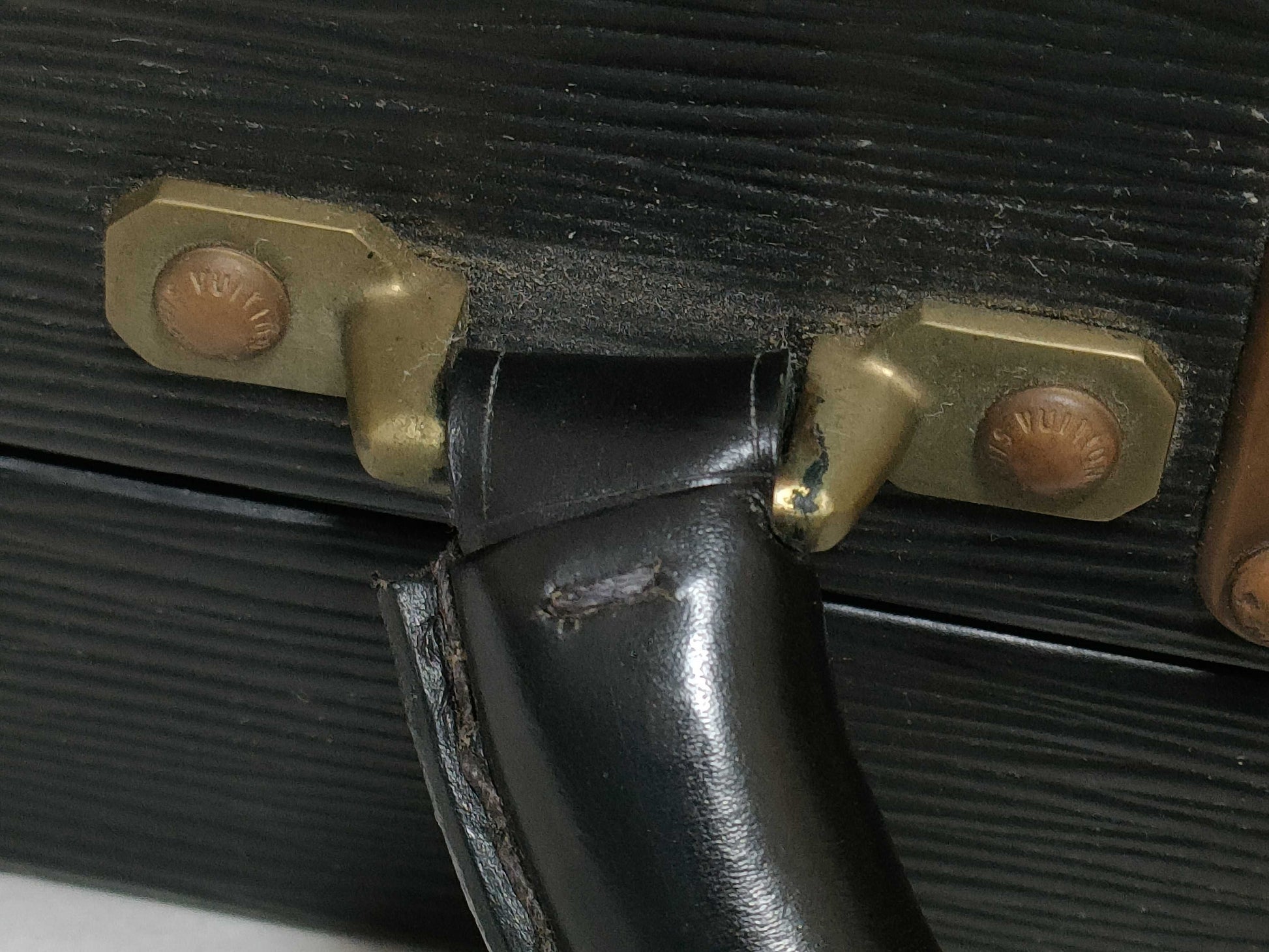 LOUIS VUITTON Epi Trunk AS0986 Suitcase