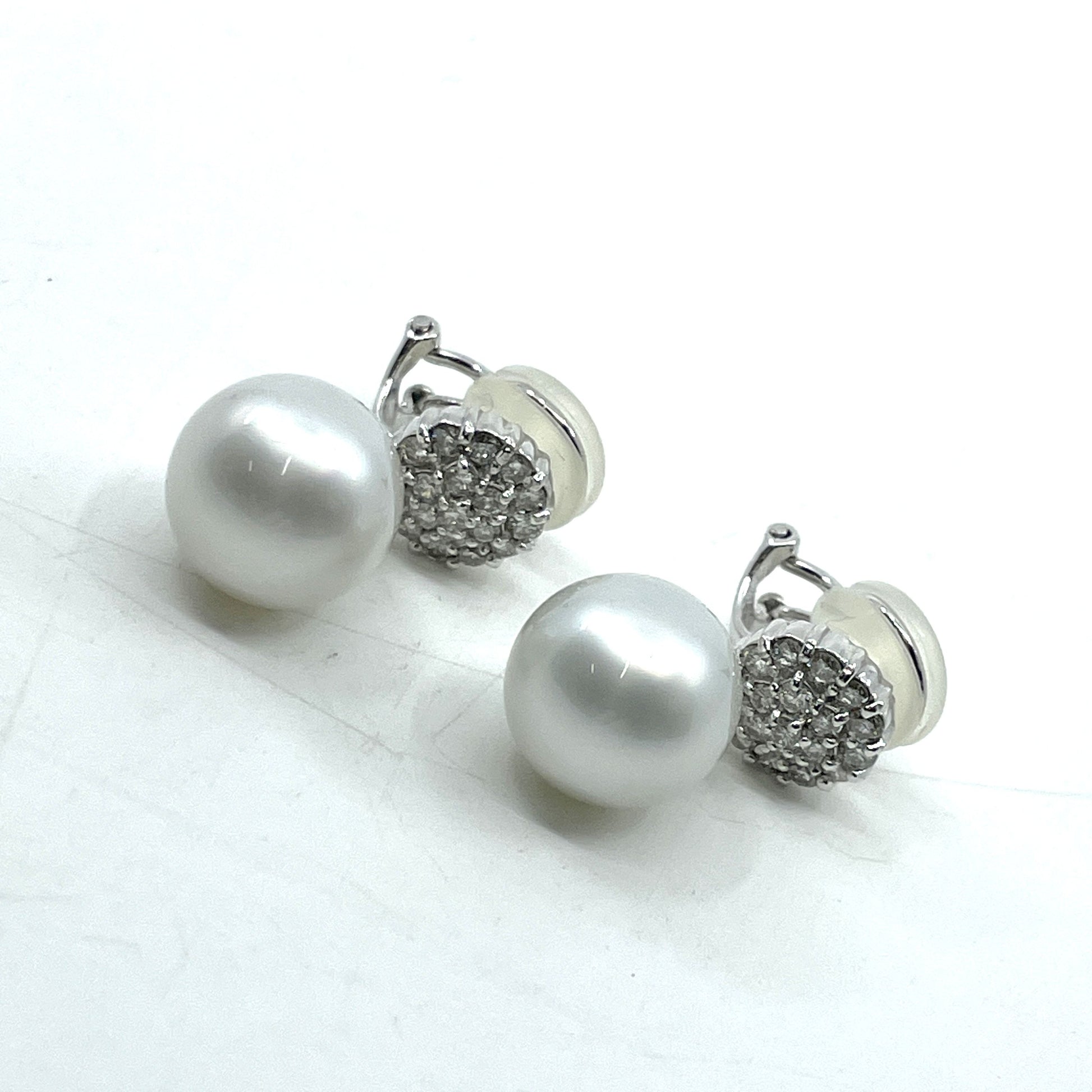 South Sea Semi-Round Pearl, Diameter approx. 11.0mm, D0.38ct / South Sea Semi-Round Pearl, Diameter approx. 11.0mm, D0.38ct, K18/Pt900, 9.9g, Earrings 
