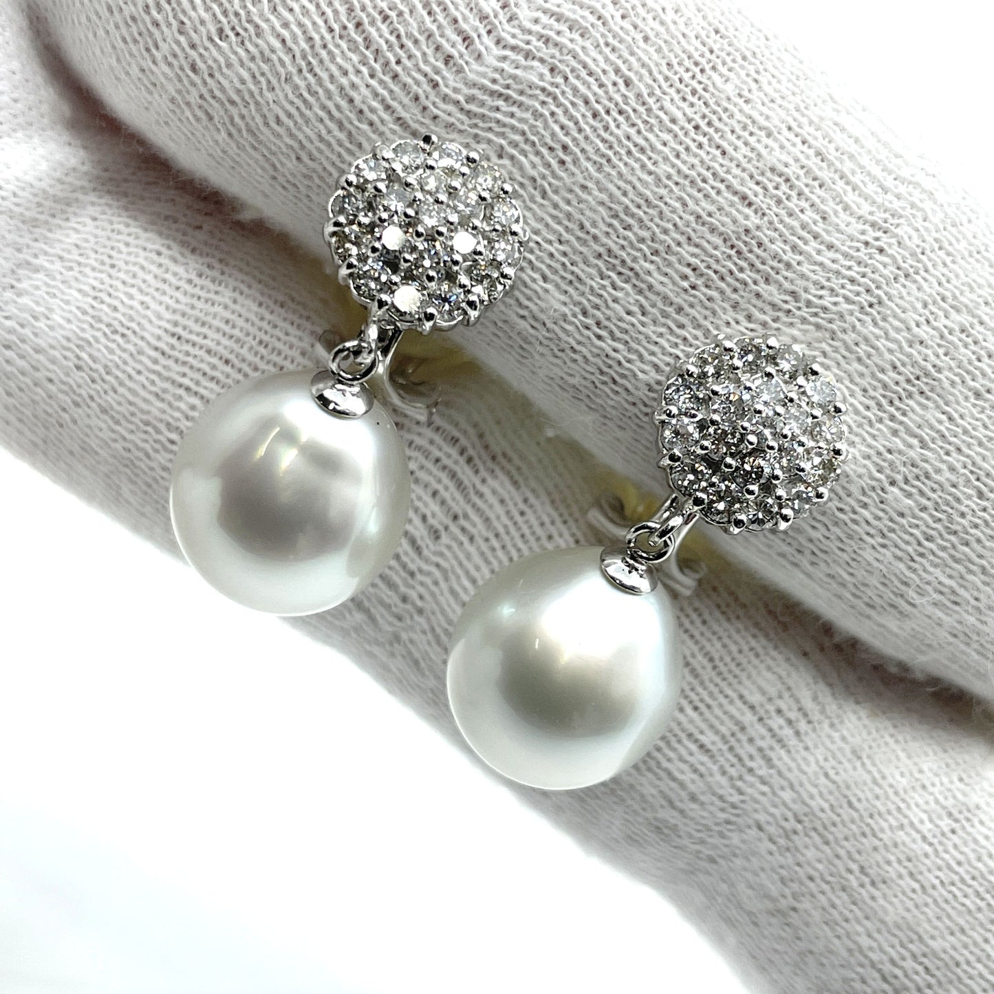 South Sea Semi-Round Pearl, Diameter approx. 11.0mm, D0.38ct / South Sea Semi-Round Pearl, Diameter approx. 11.0mm, D0.38ct, K18/Pt900, 9.9g, Earrings 