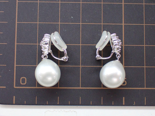 South Sea Semi-Round Pearl, Diameter approx. 11.0mm, D0.38ct / South Sea Semi-Round Pearl, Diameter approx. 11.0mm, D0.38ct, K18/Pt900, 9.9g, Earrings 
