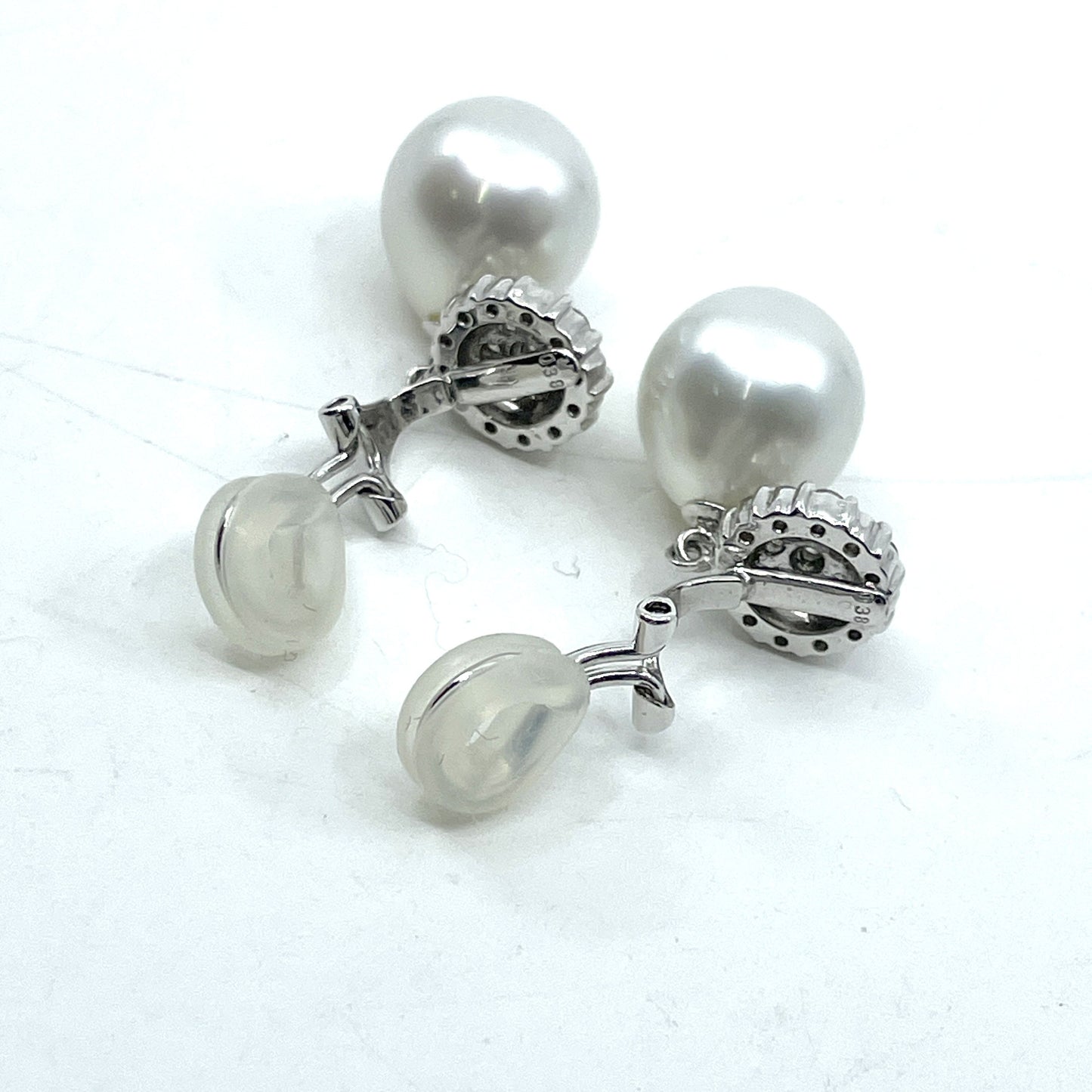 South Sea Semi-Round Pearl, Diameter approx. 11.0mm, D0.38ct / South Sea Semi-Round Pearl, Diameter approx. 11.0mm, D0.38ct, K18/Pt900, 9.9g, Earrings 