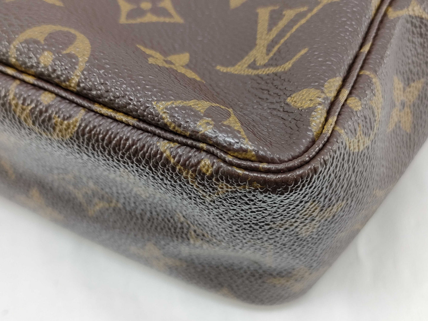 LOUIS VUITTON Monogram True Toilet 28 Pouch