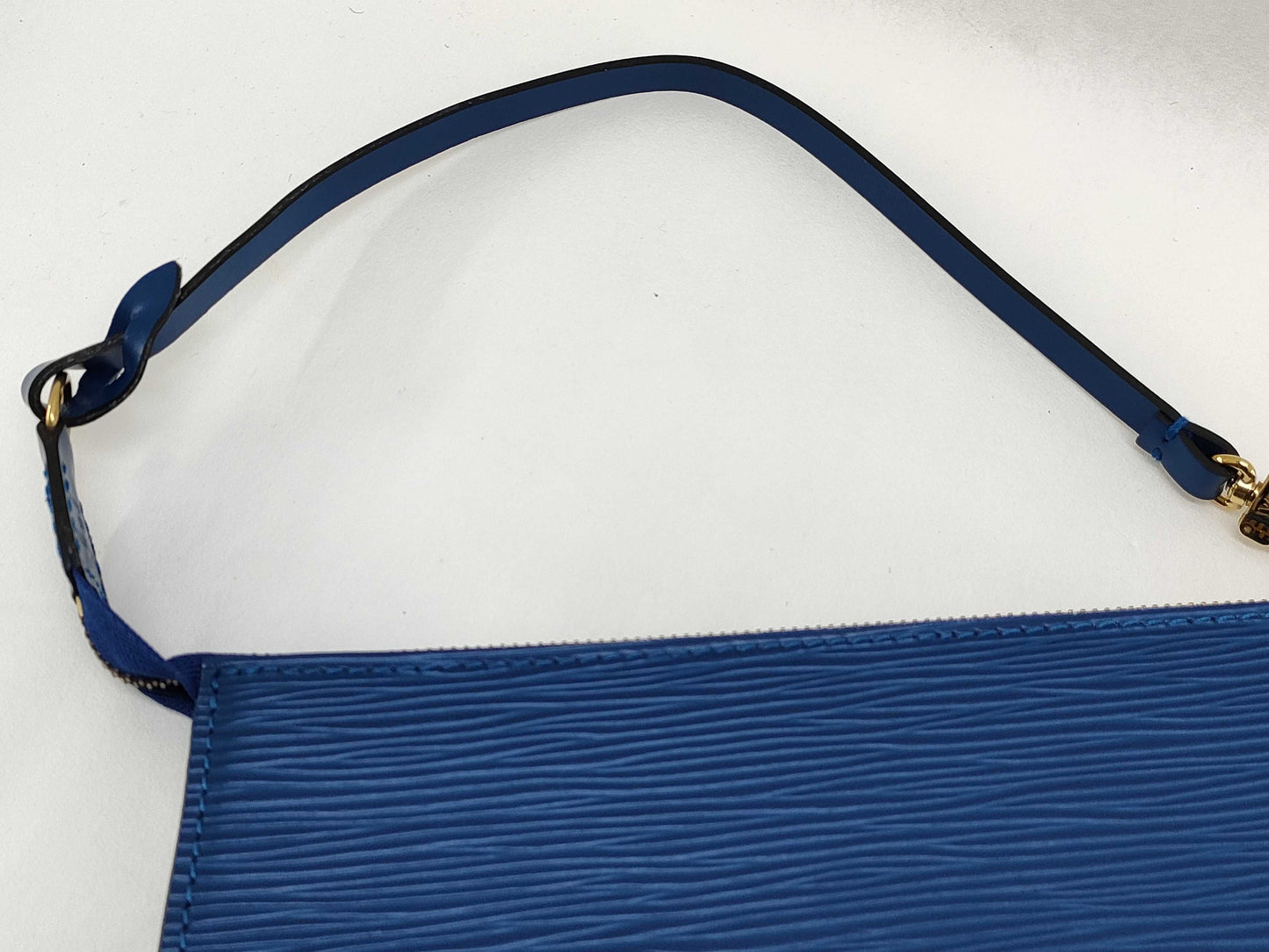 LOUIS VUITTON Epi Leather Handbag in Blue
