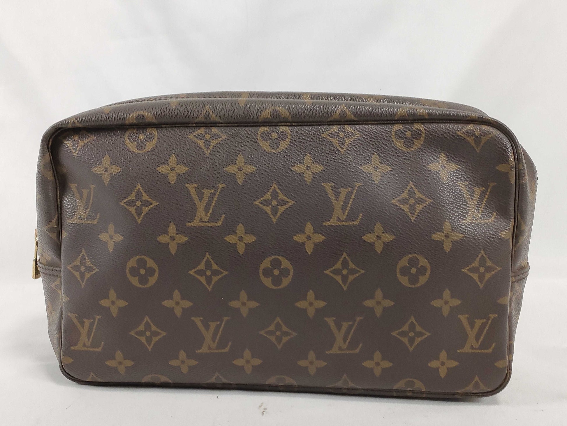 LOUIS VUITTON Monogram Truss Toilette 28 Pouch