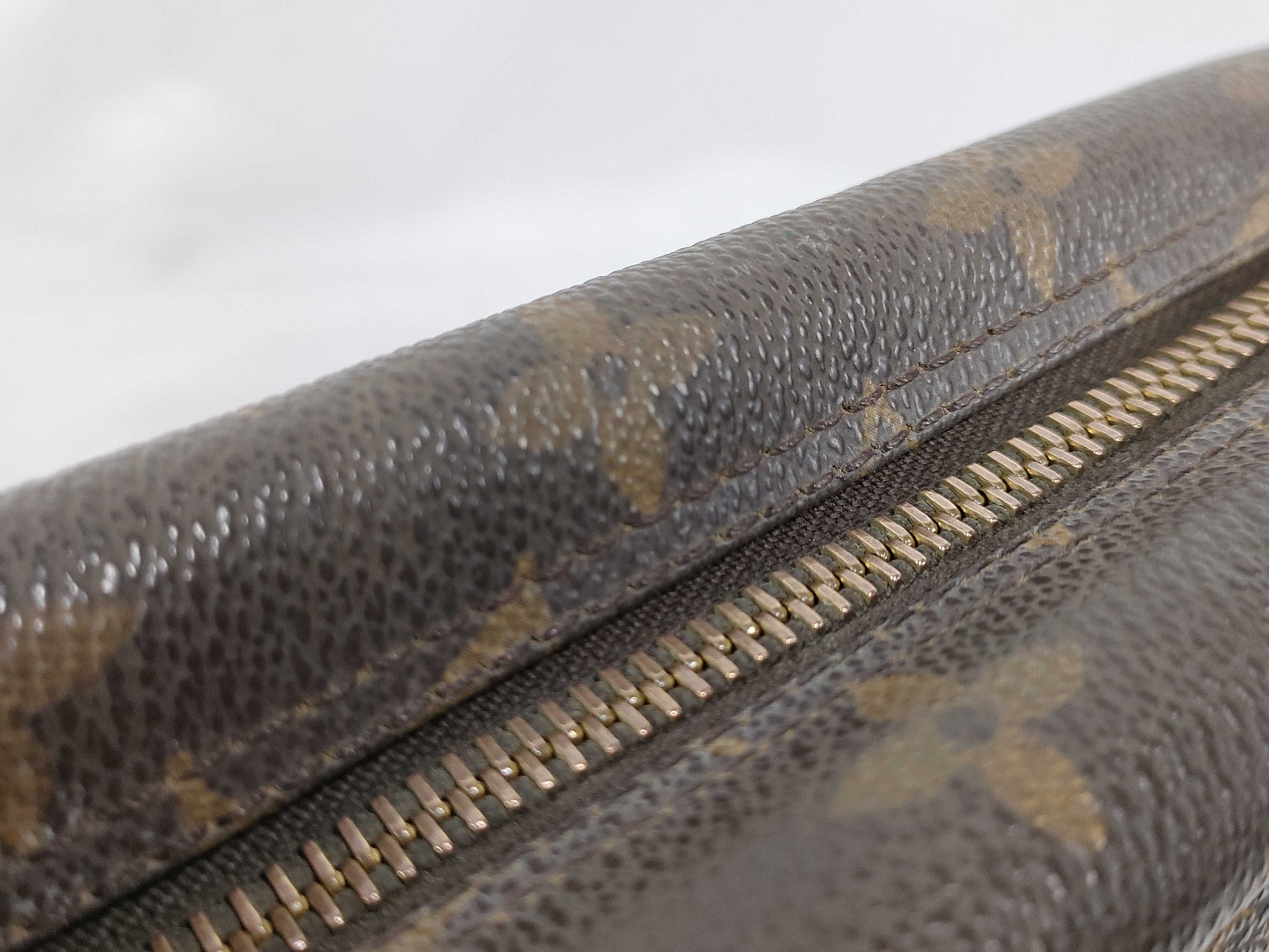 LOUIS VUITTON Monogram Truss Toilette 28 Pouch