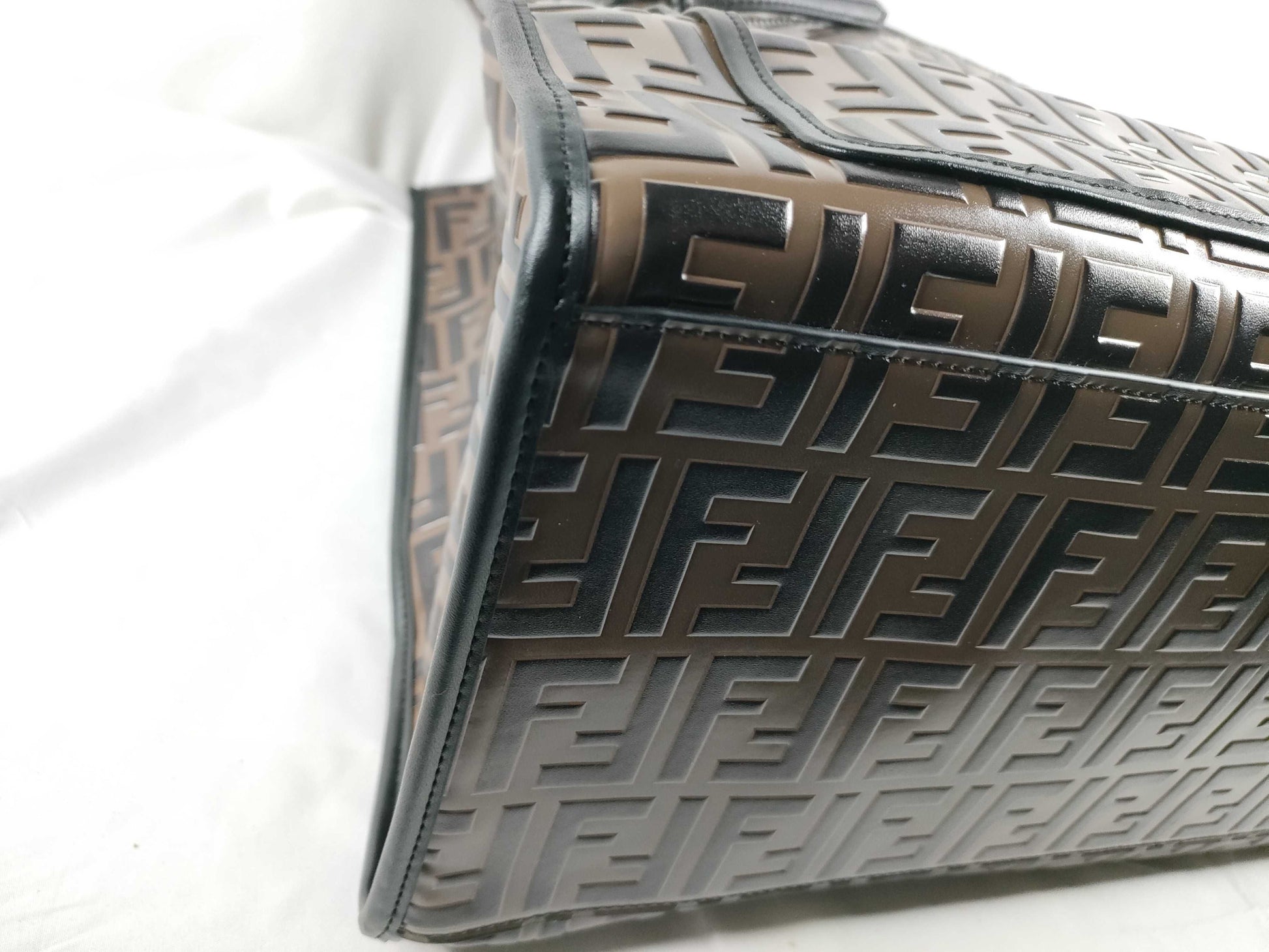 FENDI Runaway Shopper Embossed Leather Tote Bag 8BH351