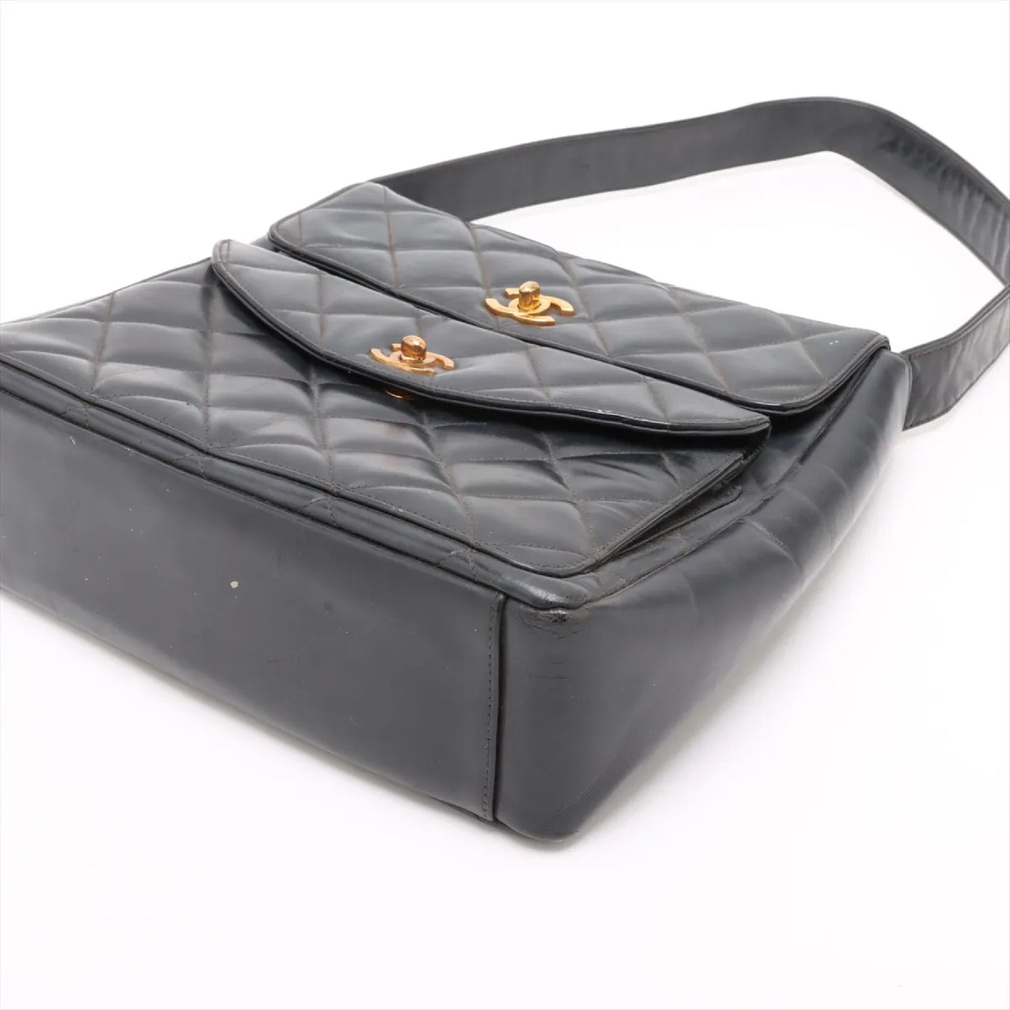 CHANEL Matelasse Leather Shoulder Bag