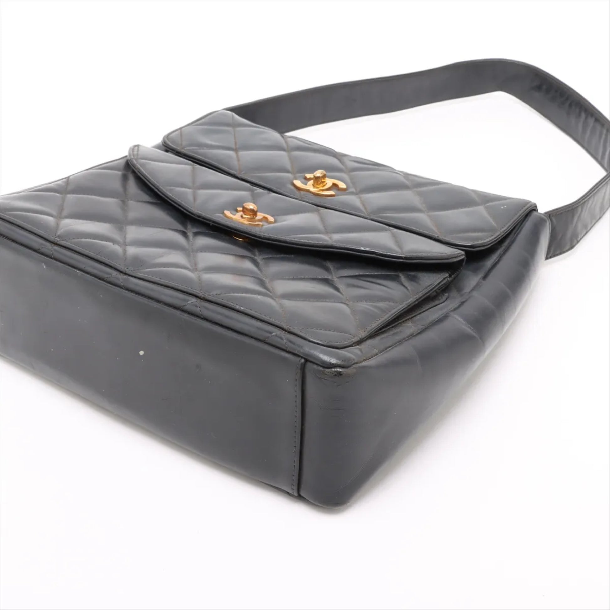 CHANEL Matelasse Leather Shoulder Bag