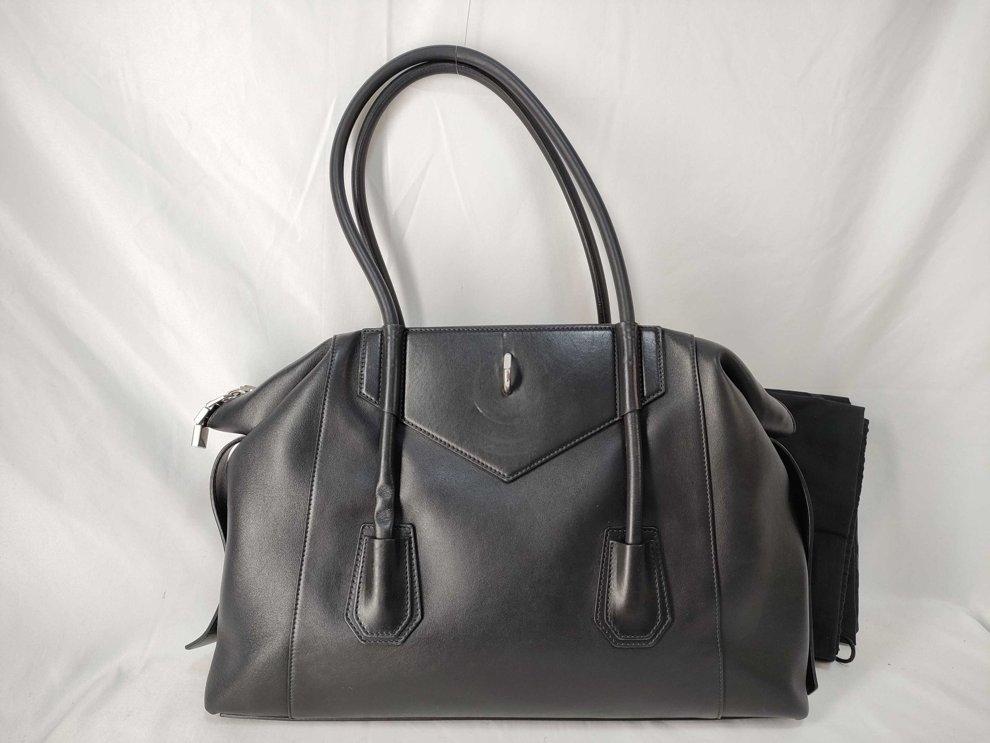 GIVENCHY Antigona Leather Tote Bag